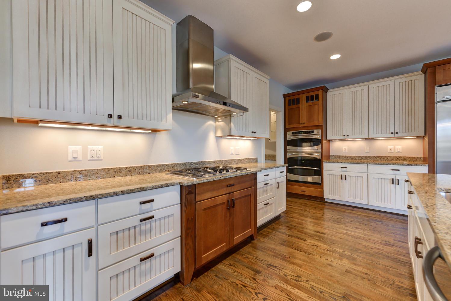 THE WILLIAMSBURG - Residential