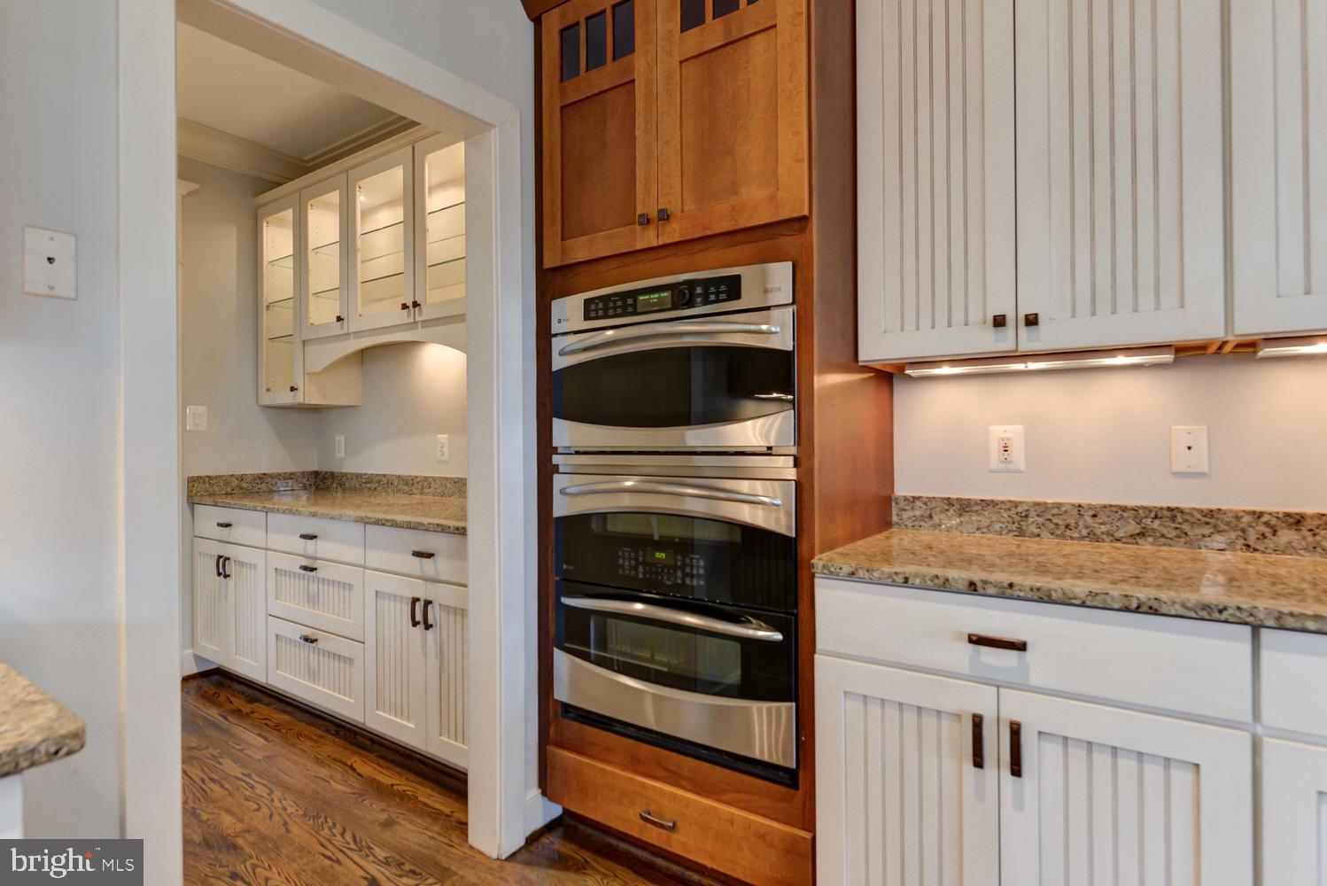 THE WILLIAMSBURG - Residential