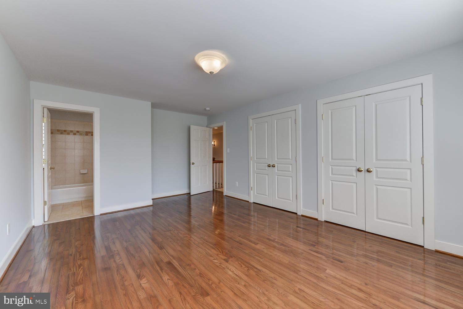 THE WILLIAMSBURG - Residential