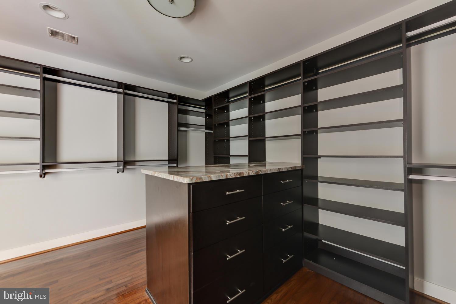 THE WILLIAMSBURG - Residential