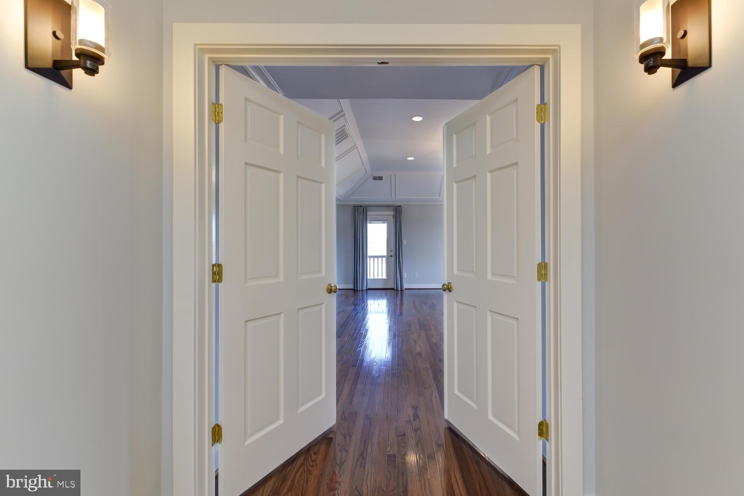 THE WILLIAMSBURG - Residential