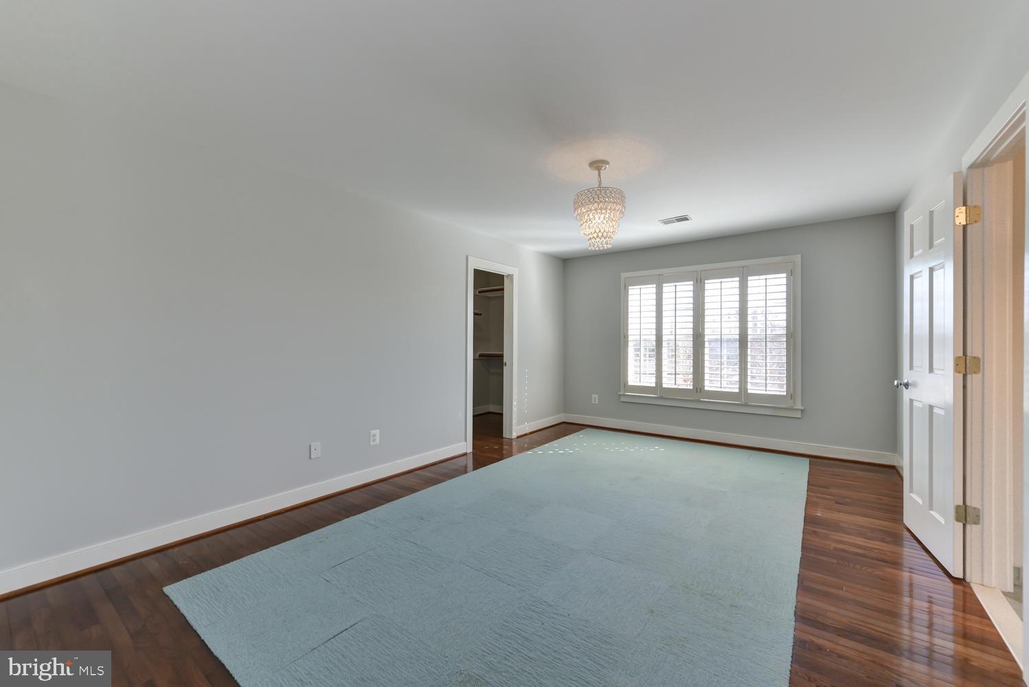 THE WILLIAMSBURG - Residential