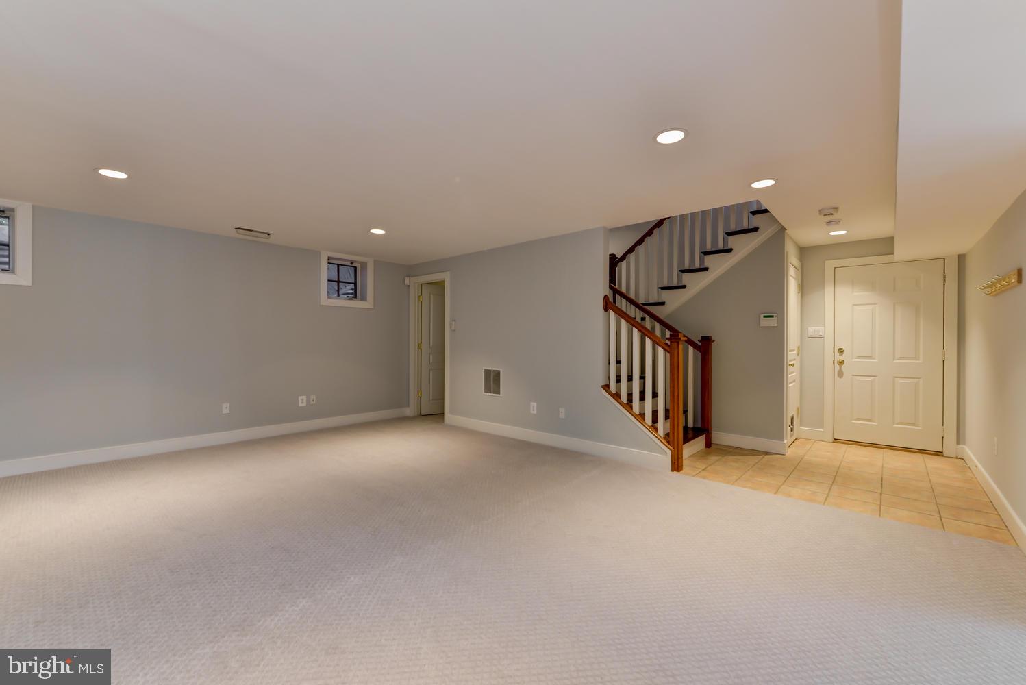 THE WILLIAMSBURG - Residential