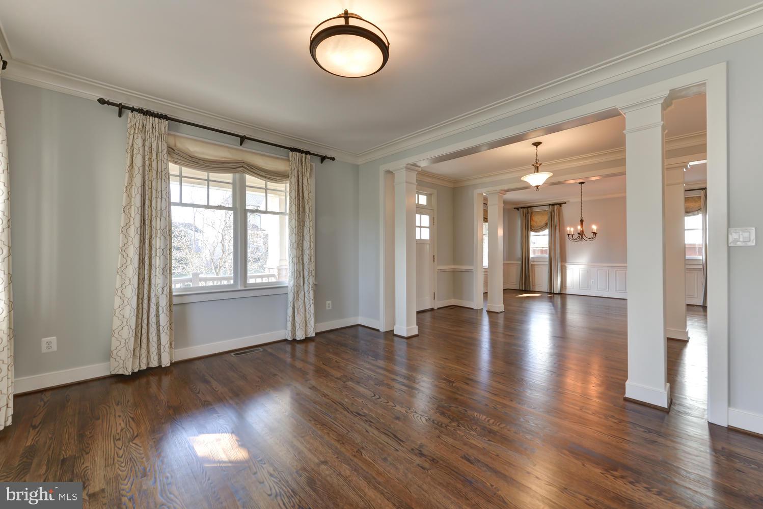 THE WILLIAMSBURG - Residential