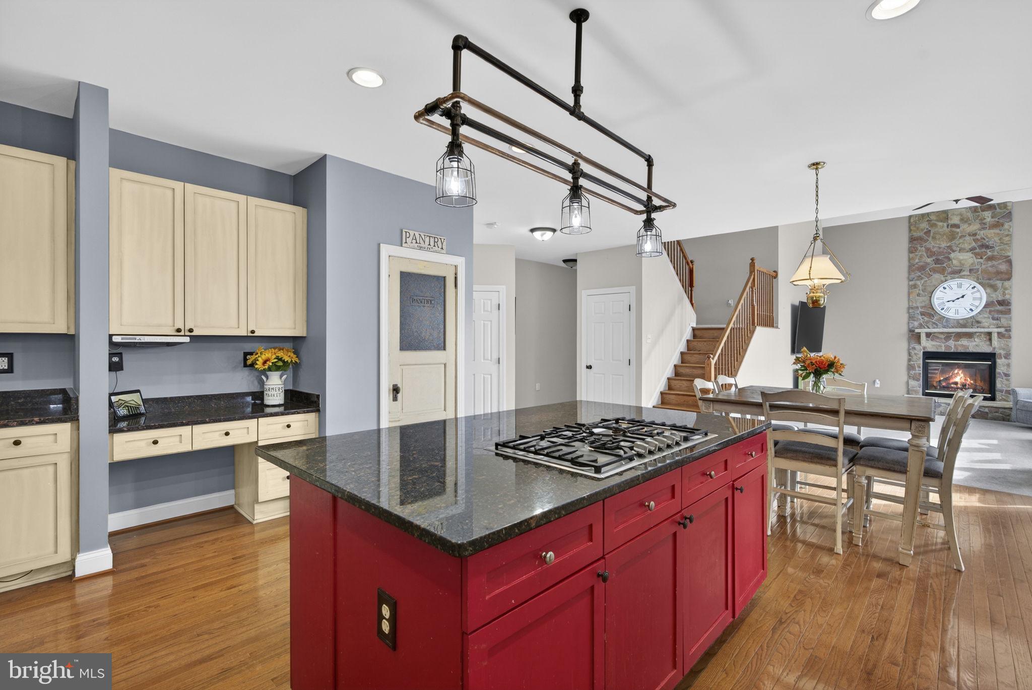 EQUESTRIAN ESTATES - Residential