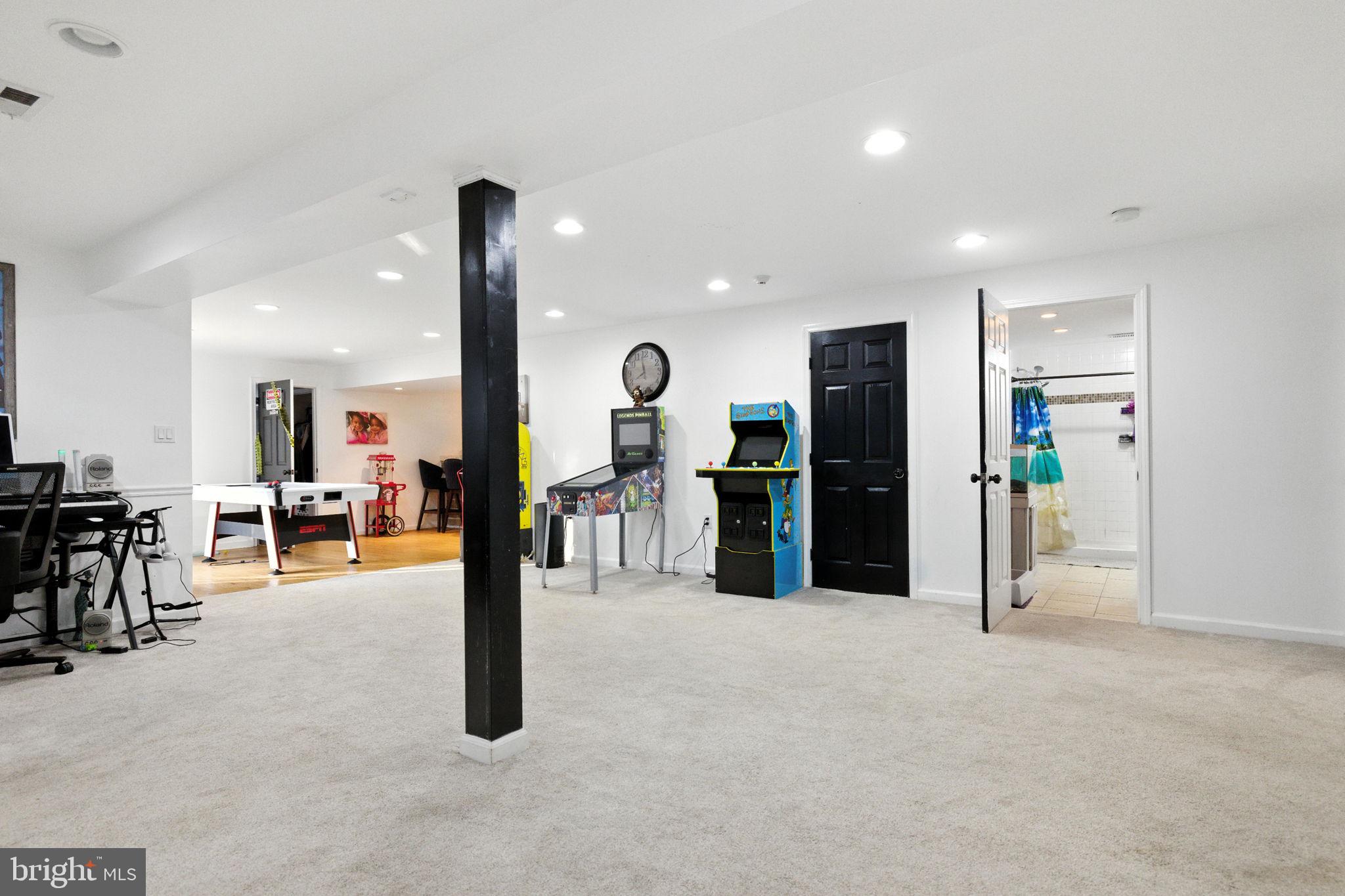 EQUESTRIAN ESTATES - Residential