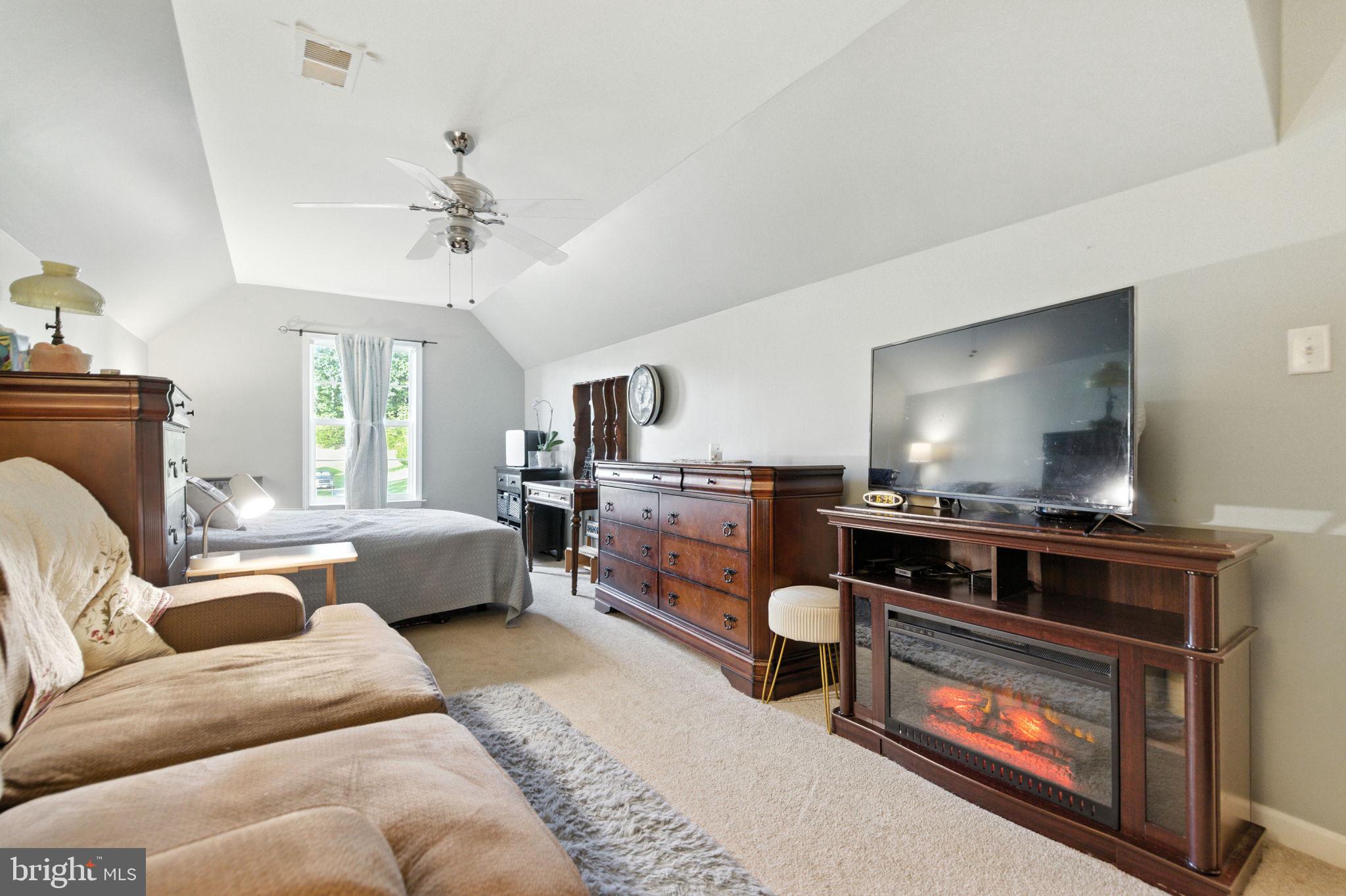 EQUESTRIAN ESTATES - Residential