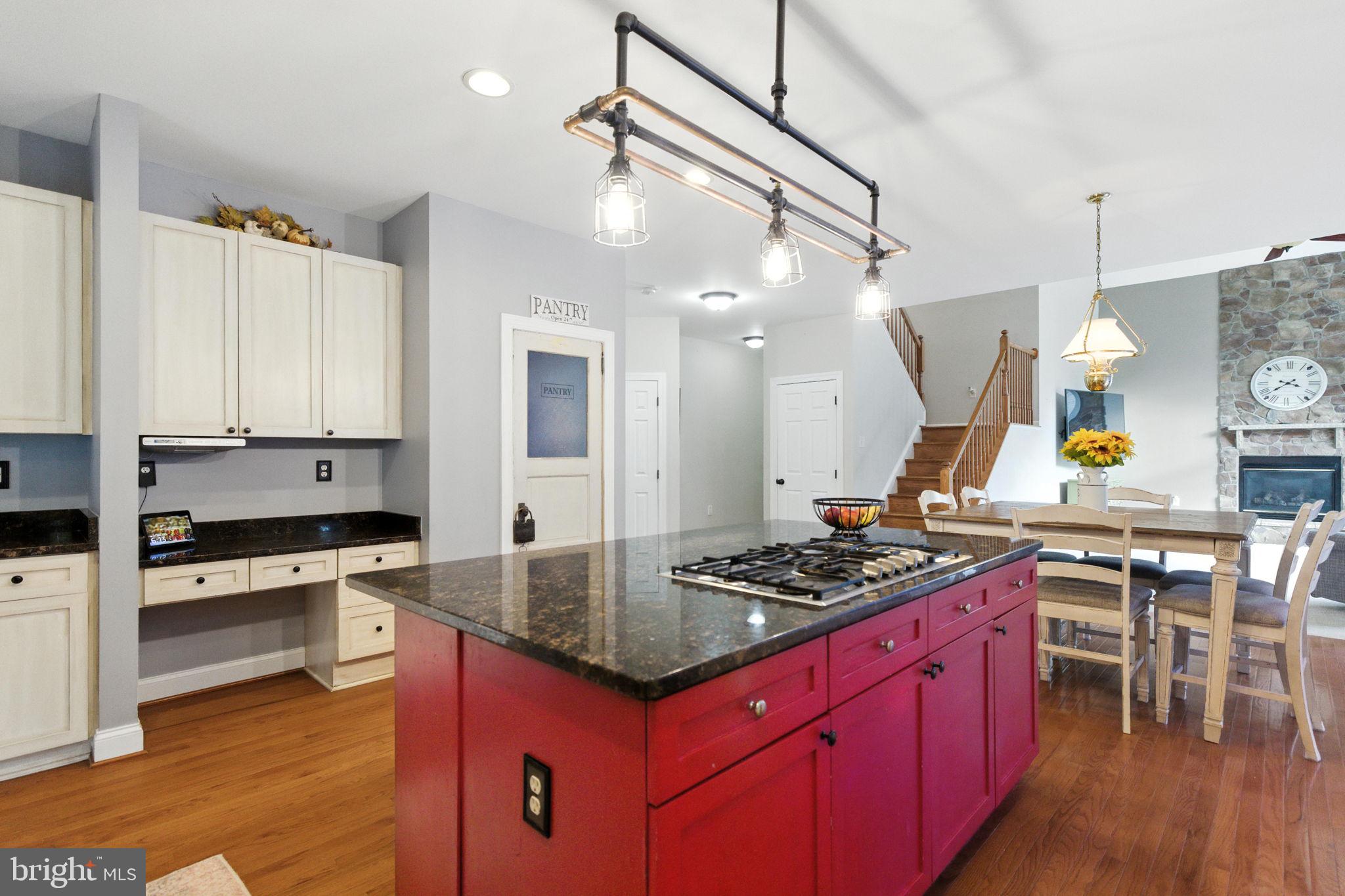 EQUESTRIAN ESTATES - Residential