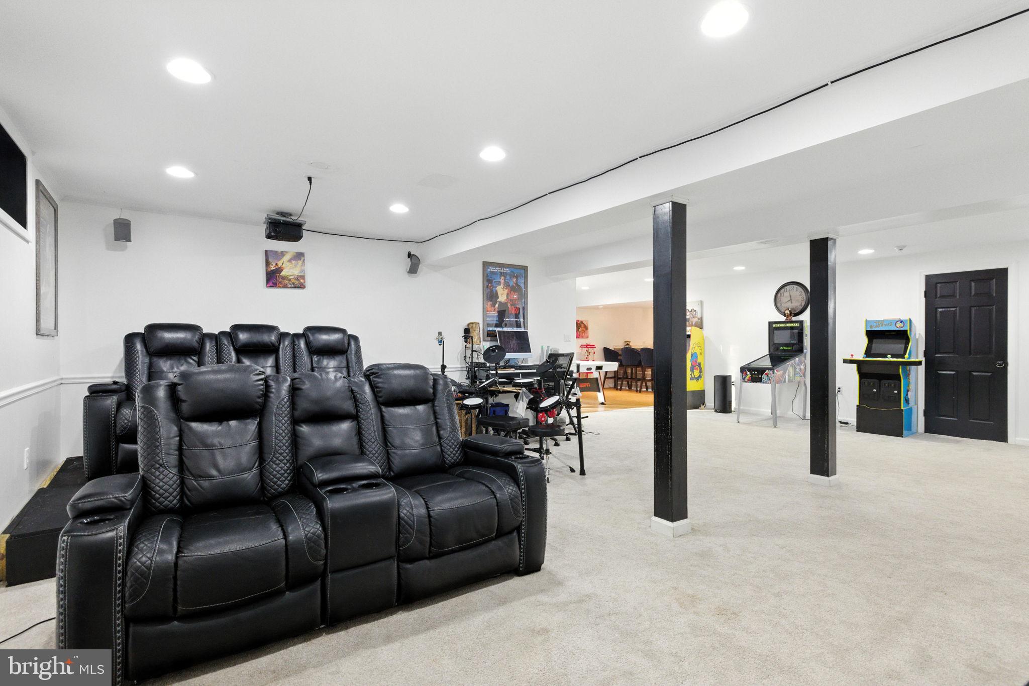 EQUESTRIAN ESTATES - Residential