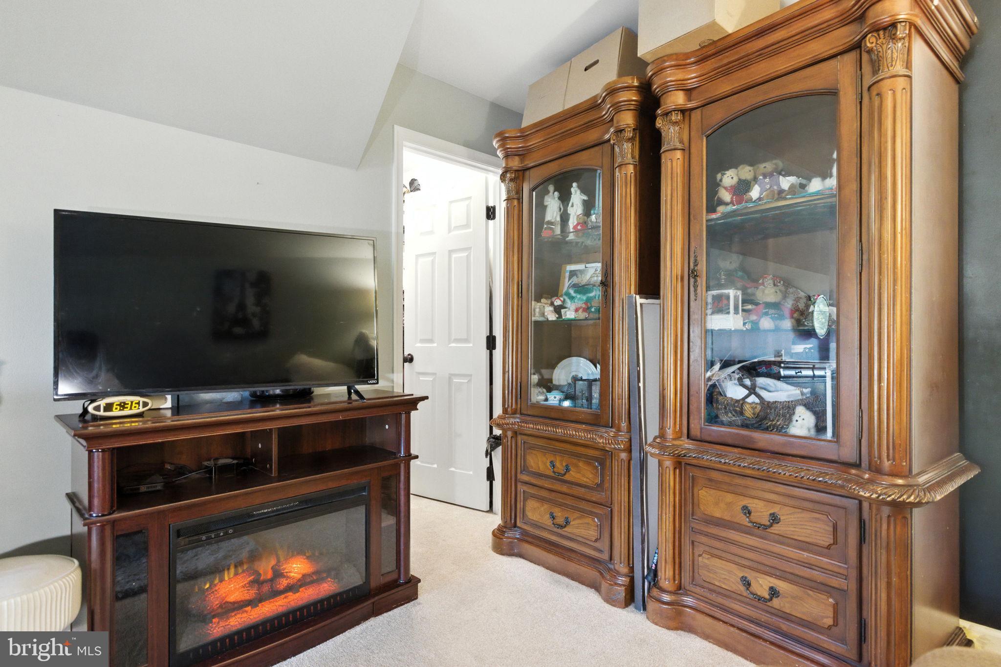 EQUESTRIAN ESTATES - Residential