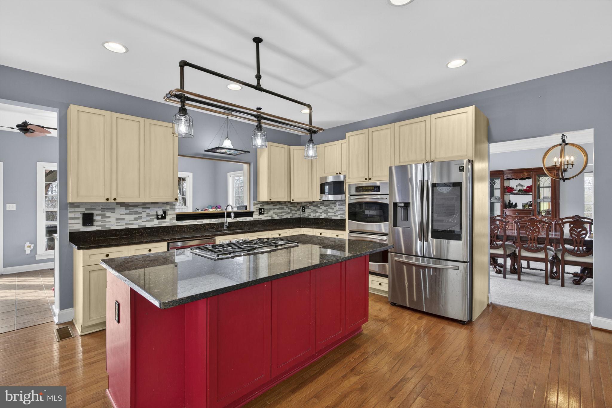 EQUESTRIAN ESTATES - Residential