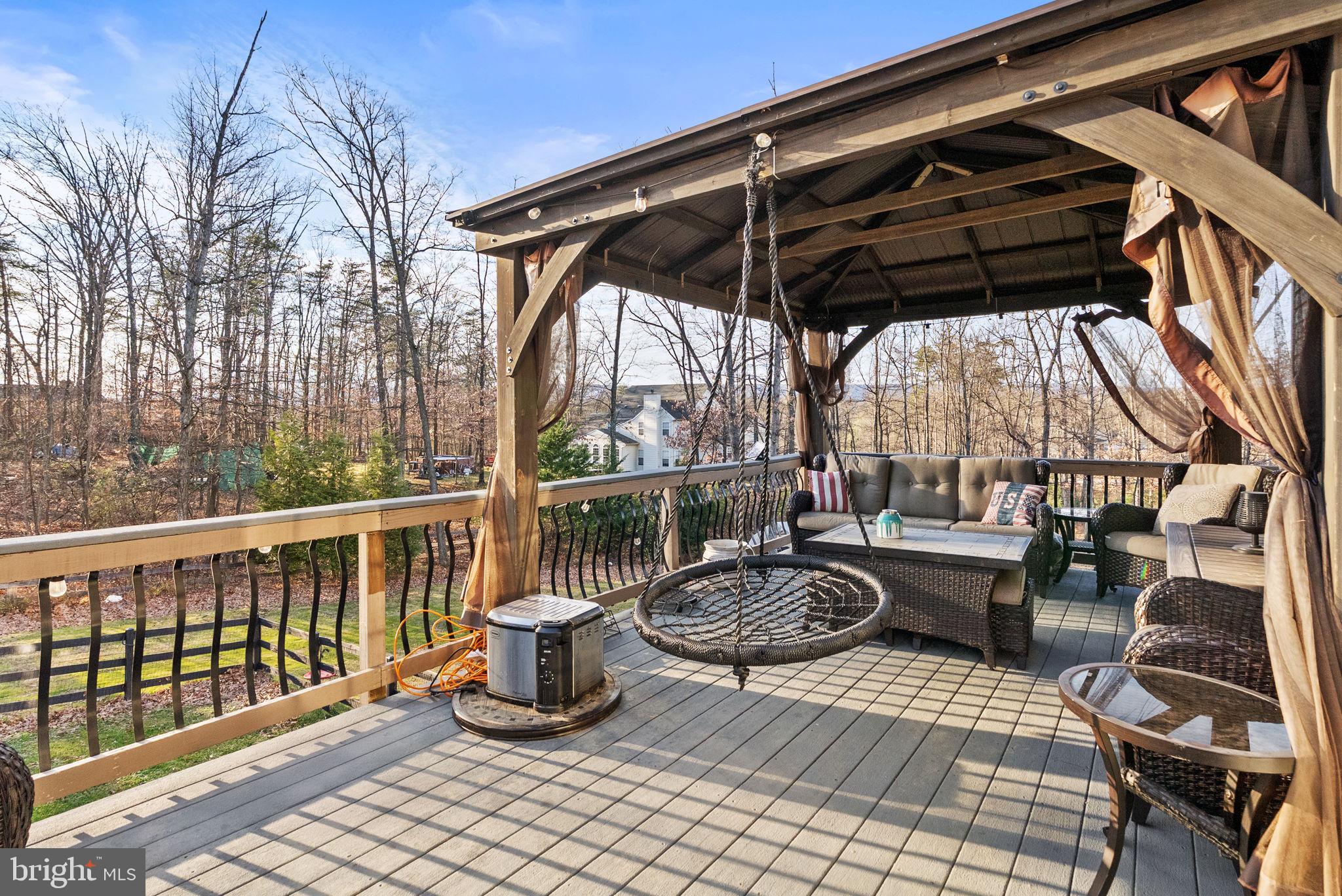 EQUESTRIAN ESTATES - Residential