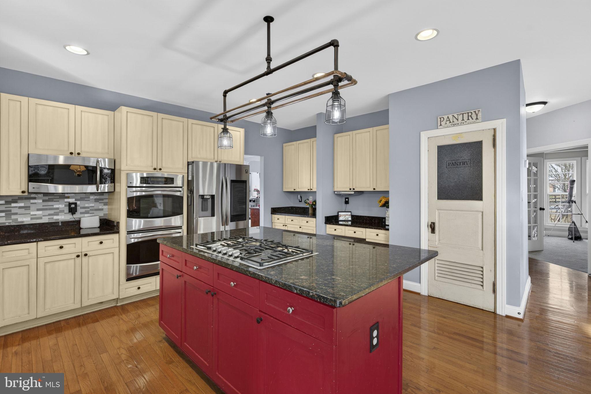 EQUESTRIAN ESTATES - Residential