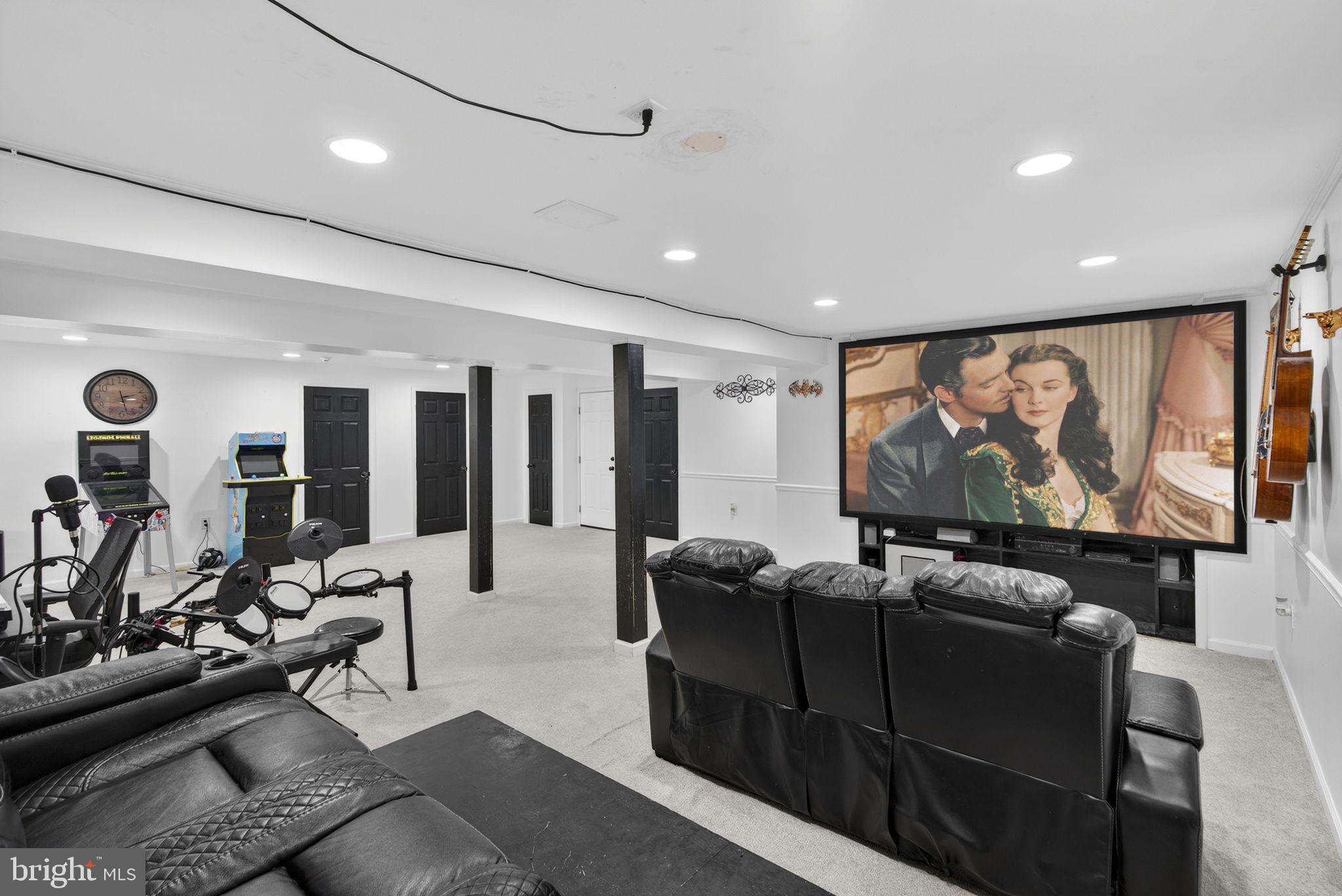 EQUESTRIAN ESTATES - Residential