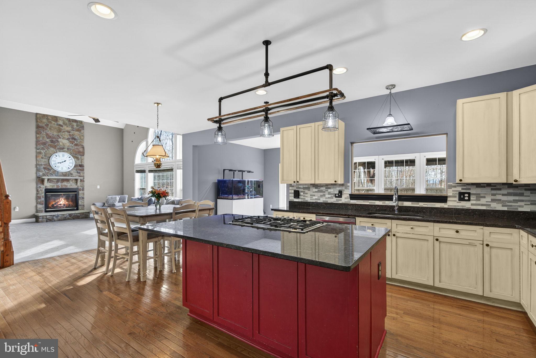 EQUESTRIAN ESTATES - Residential