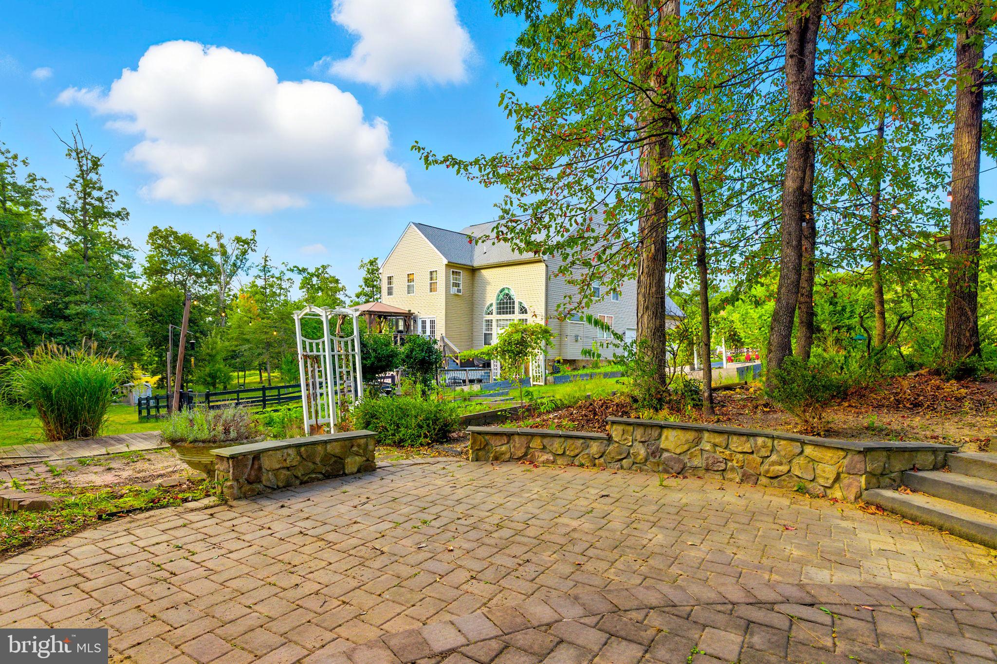 EQUESTRIAN ESTATES - Residential