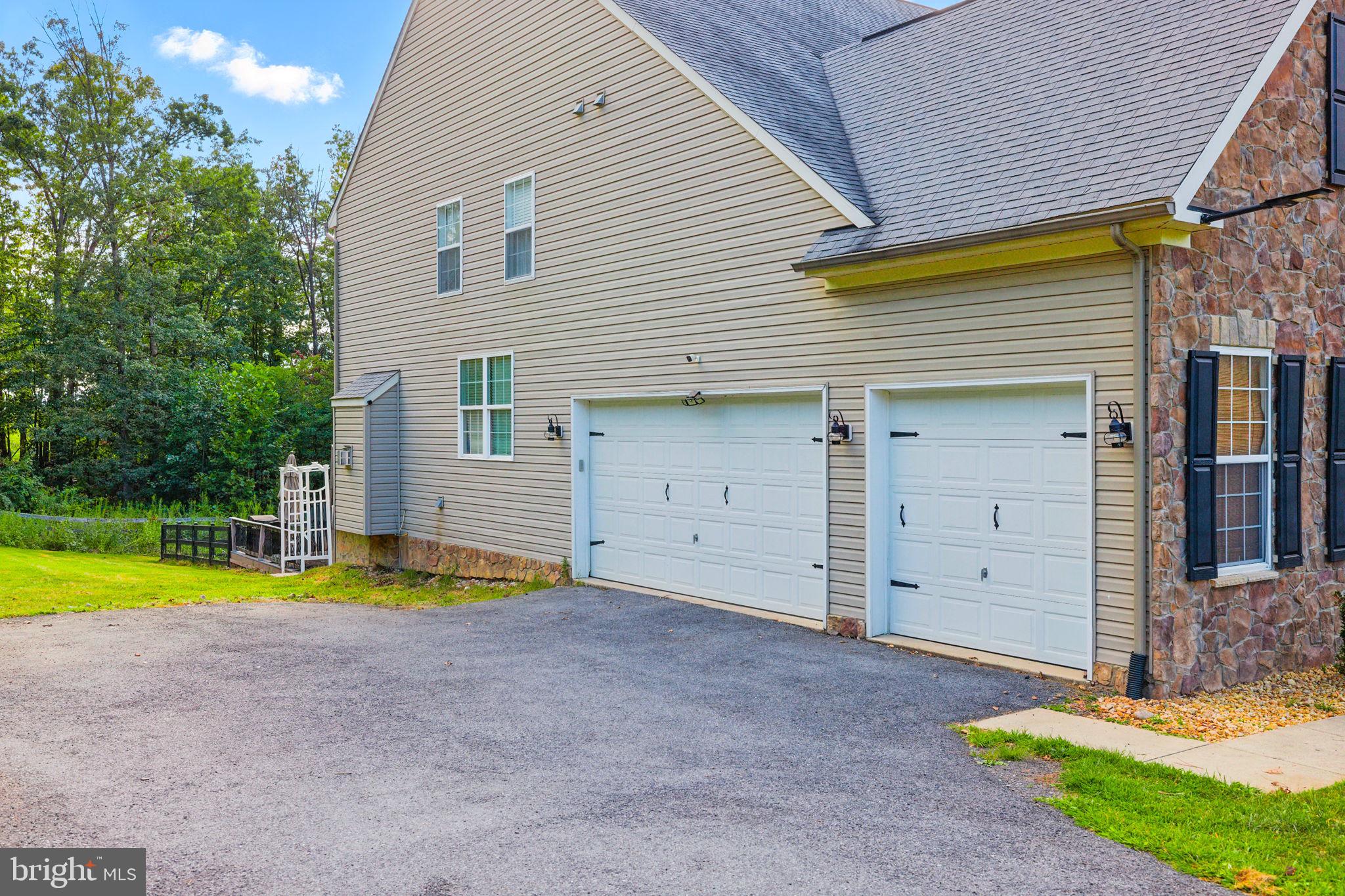 EQUESTRIAN ESTATES - Residential