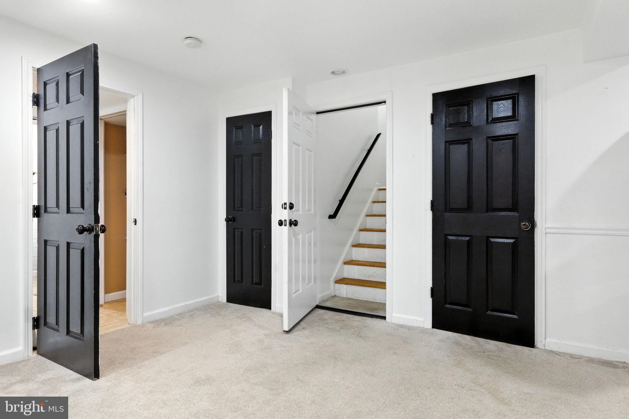 EQUESTRIAN ESTATES - Residential