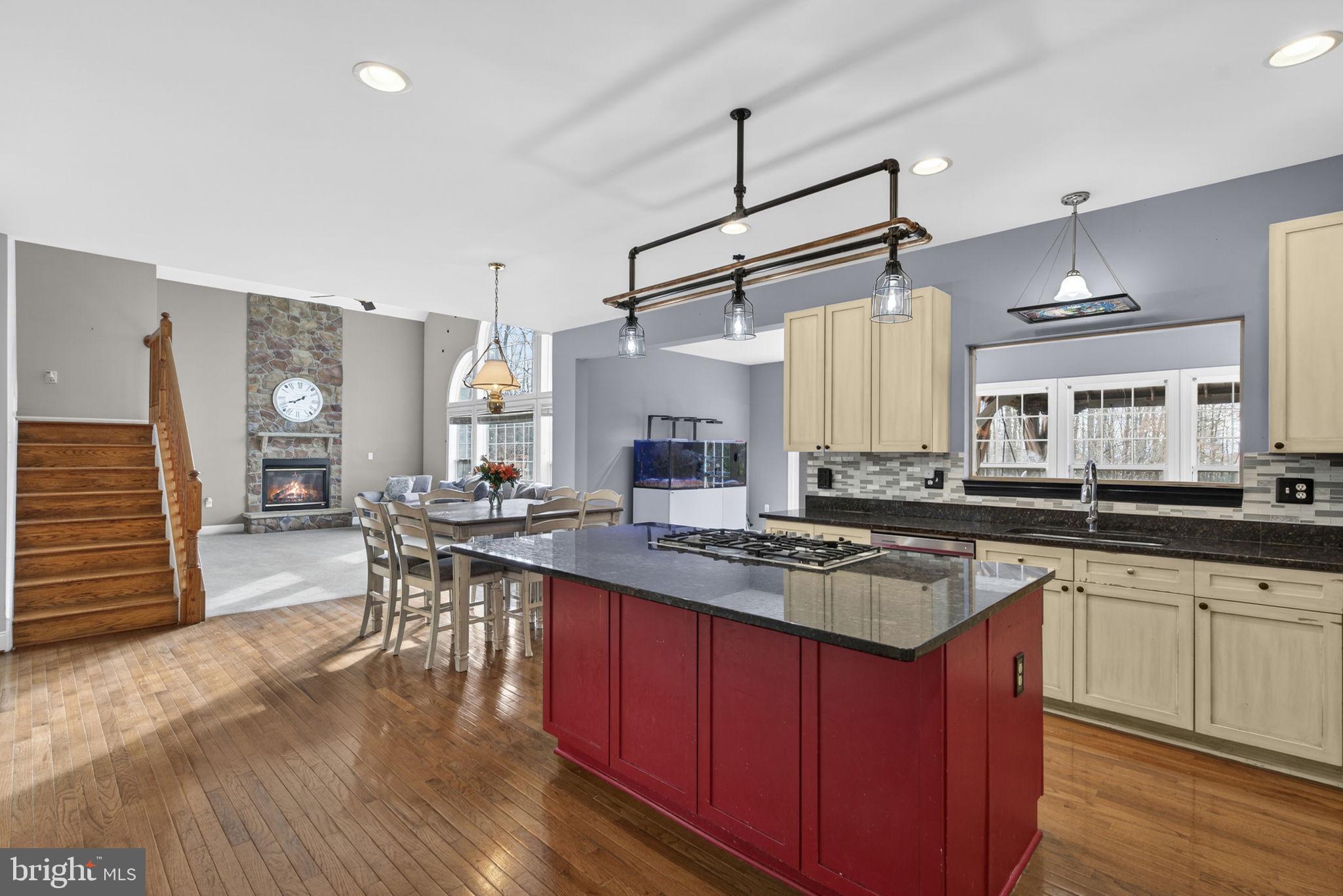 EQUESTRIAN ESTATES - Residential