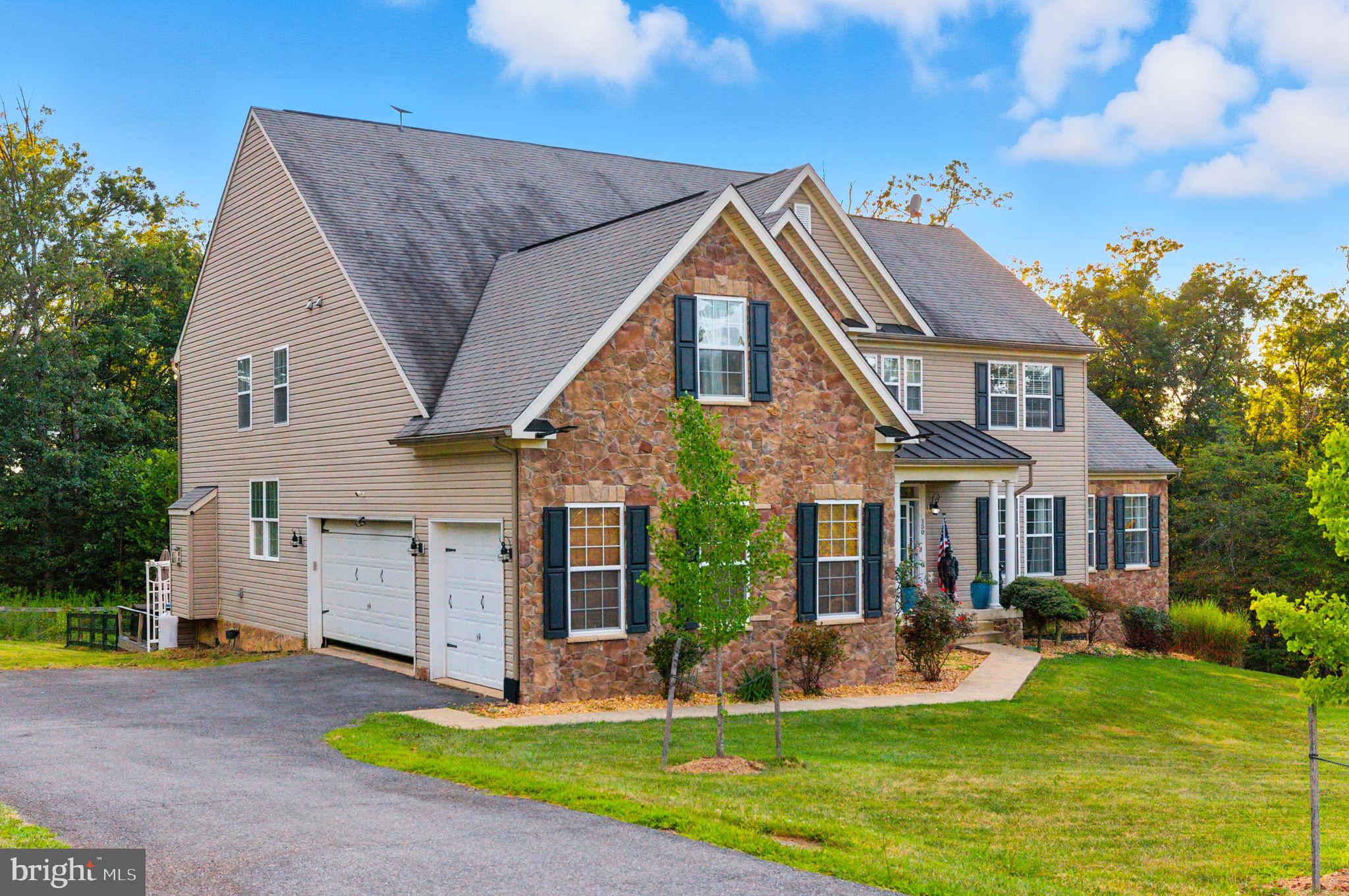 EQUESTRIAN ESTATES - Residential