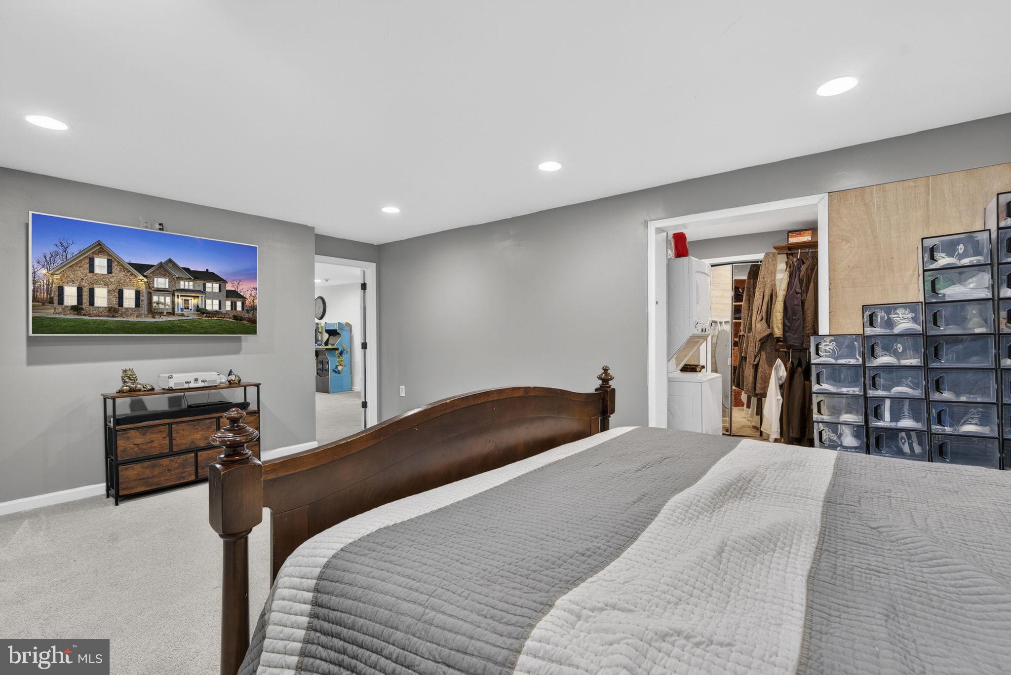 EQUESTRIAN ESTATES - Residential