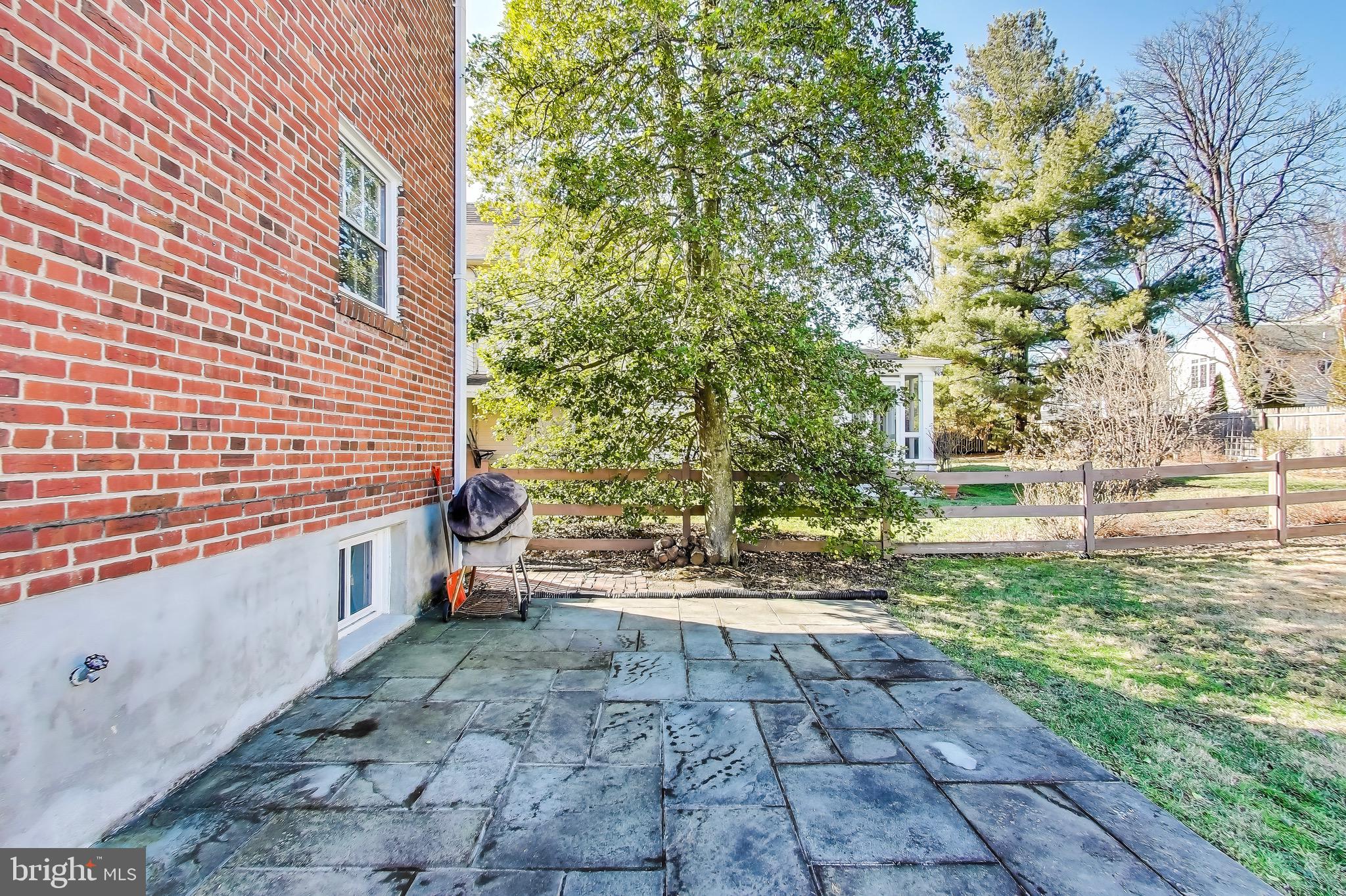 ROSEDALE PARK - Residential Lease