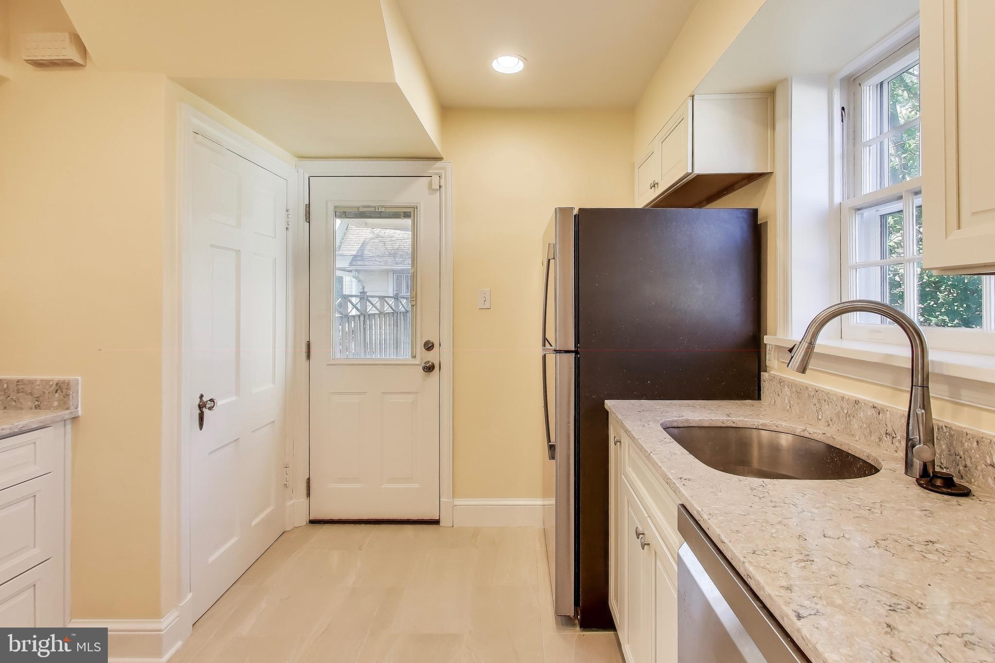 ROSEDALE PARK - Residential Lease