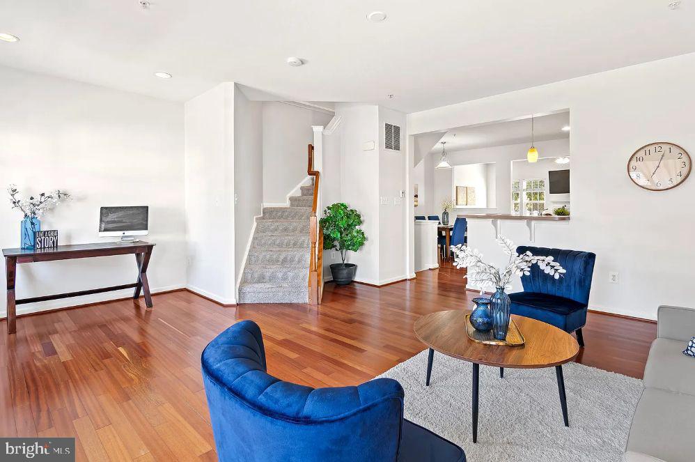 7224 MOCKINGBIRD CIRCLE