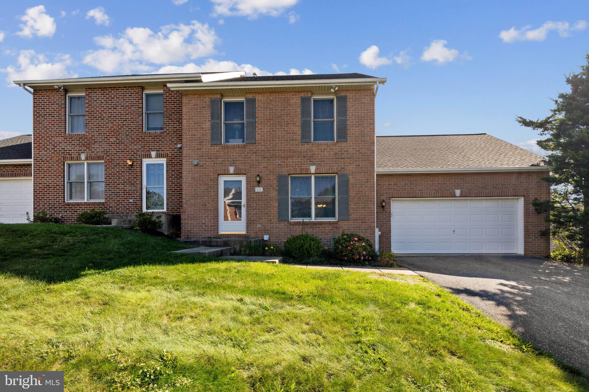 528 GENTRY COURT