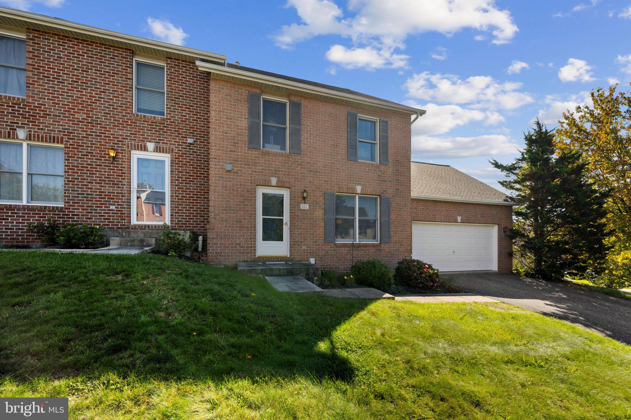 528 GENTRY COURT