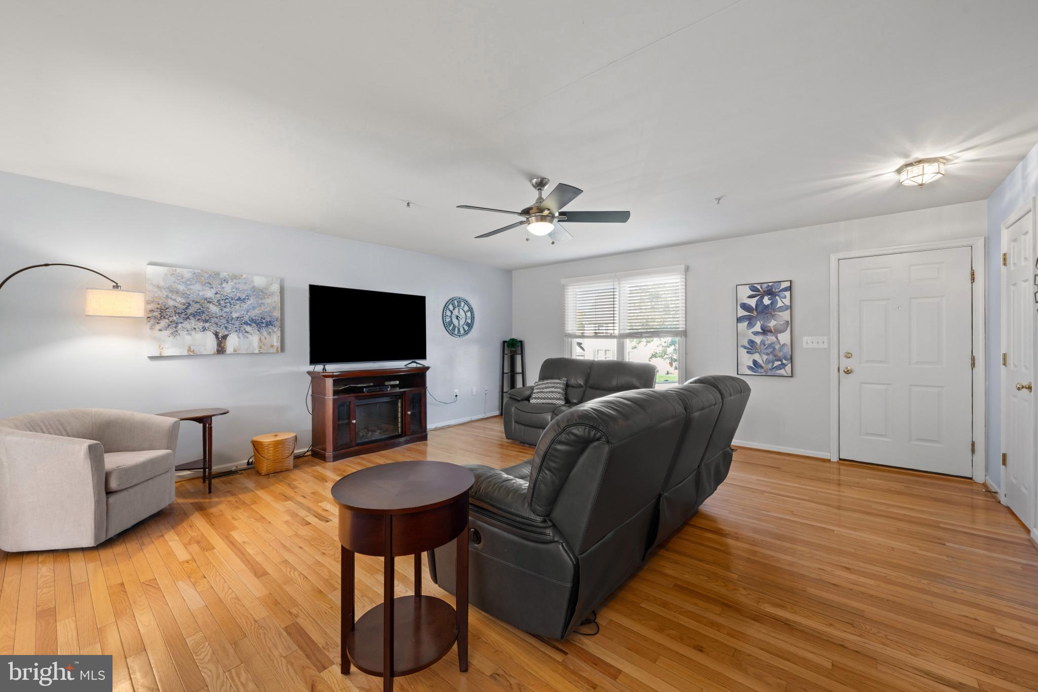 528 GENTRY COURT