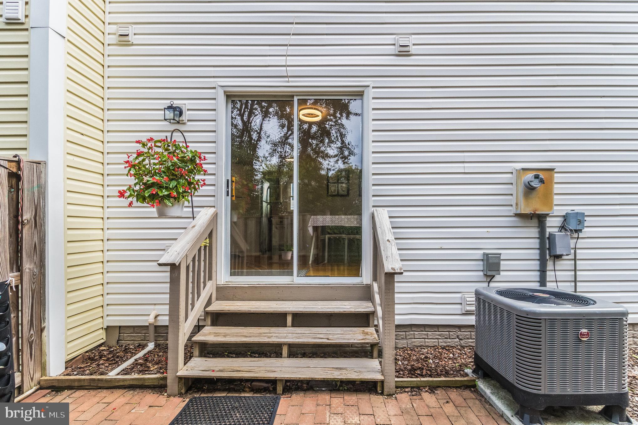 COLLEGE HALL GROVE - Residential