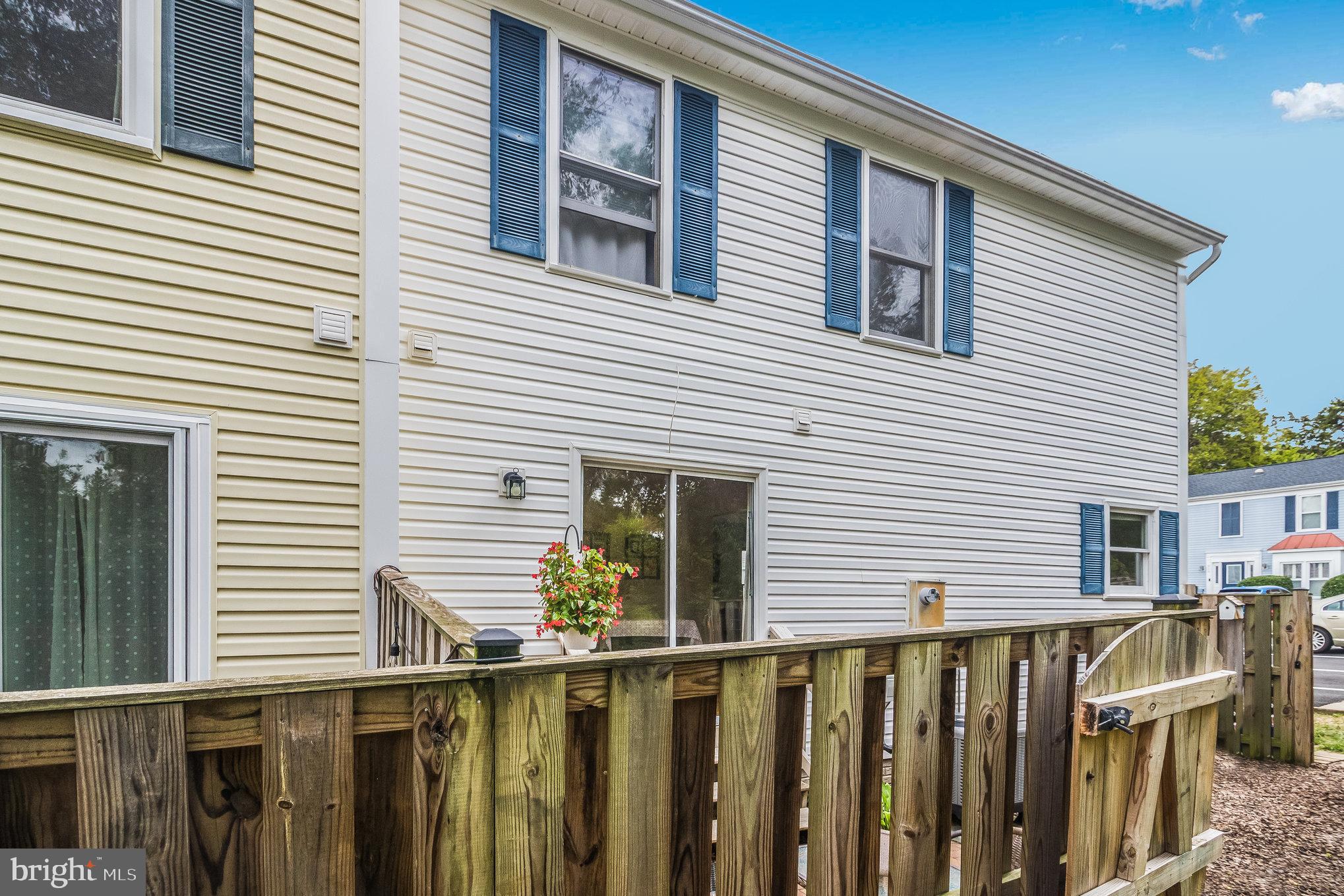 COLLEGE HALL GROVE - Residential