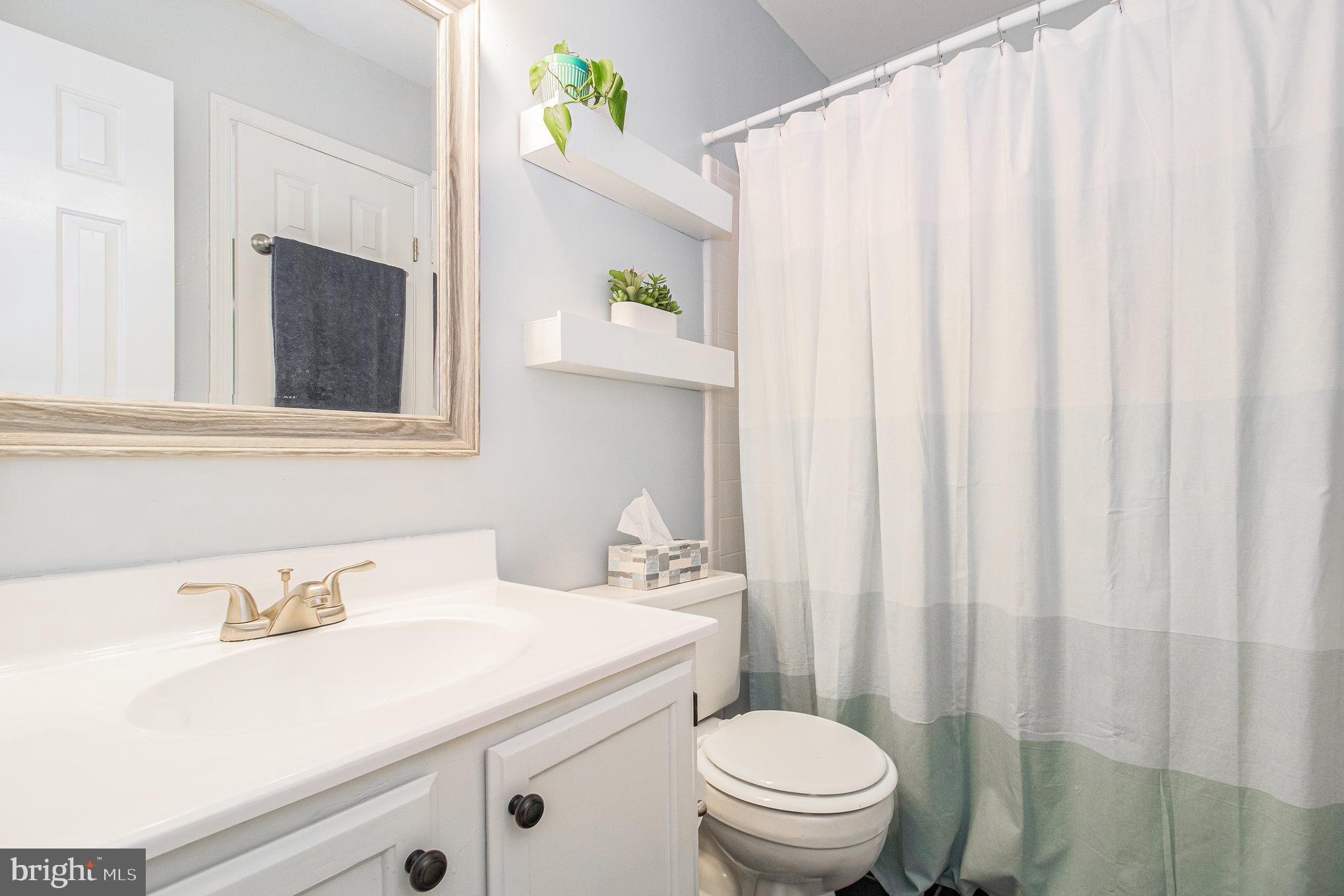 COLLEGE HALL GROVE - Residential