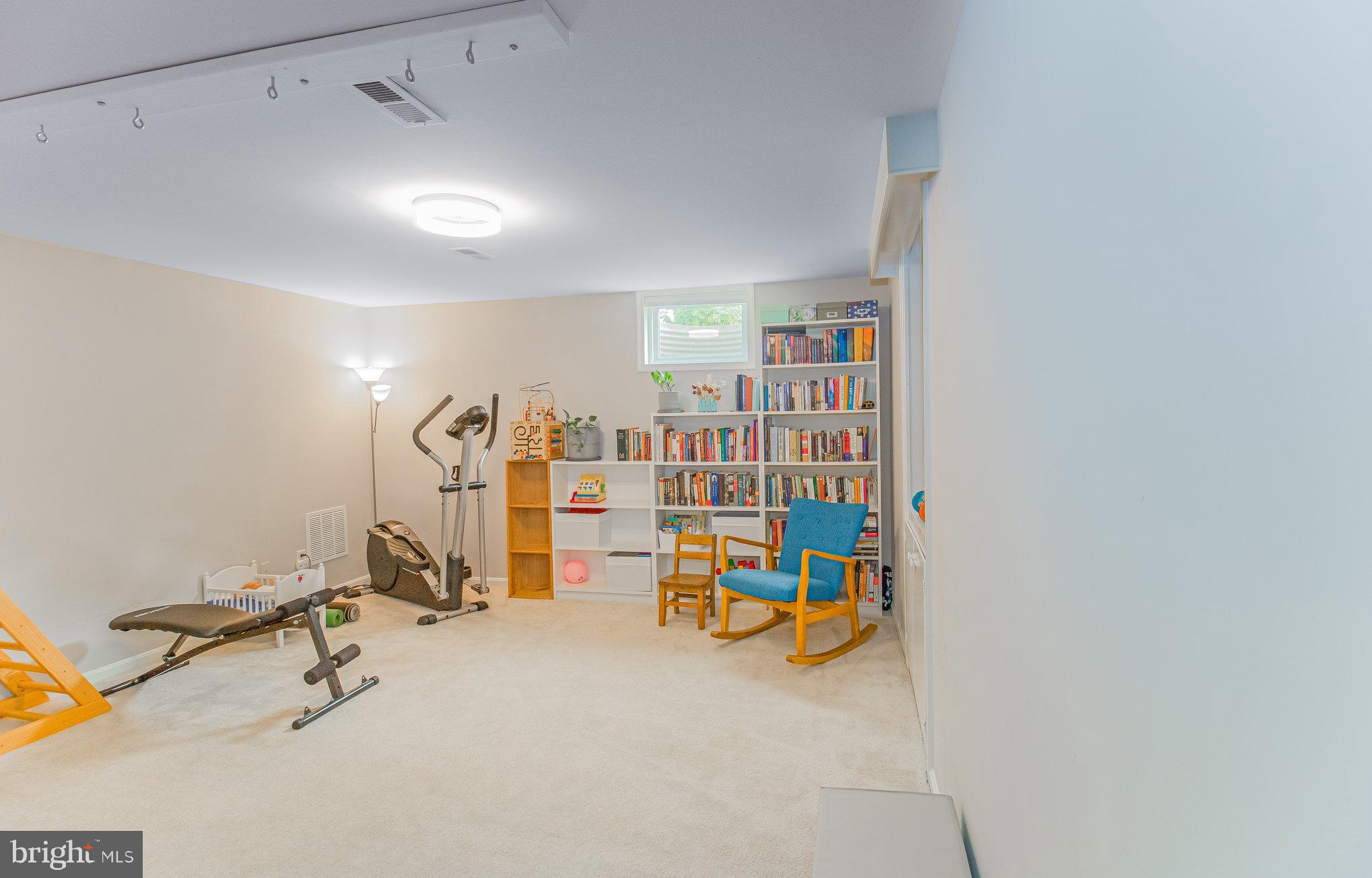 COLLEGE HALL GROVE - Residential