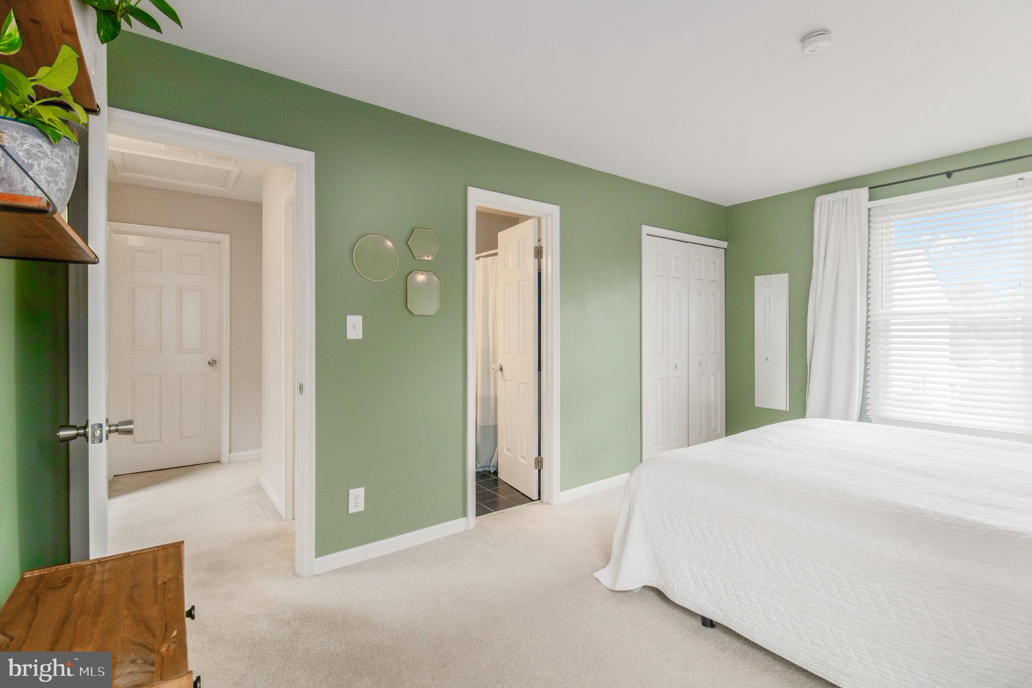 COLLEGE HALL GROVE - Residential