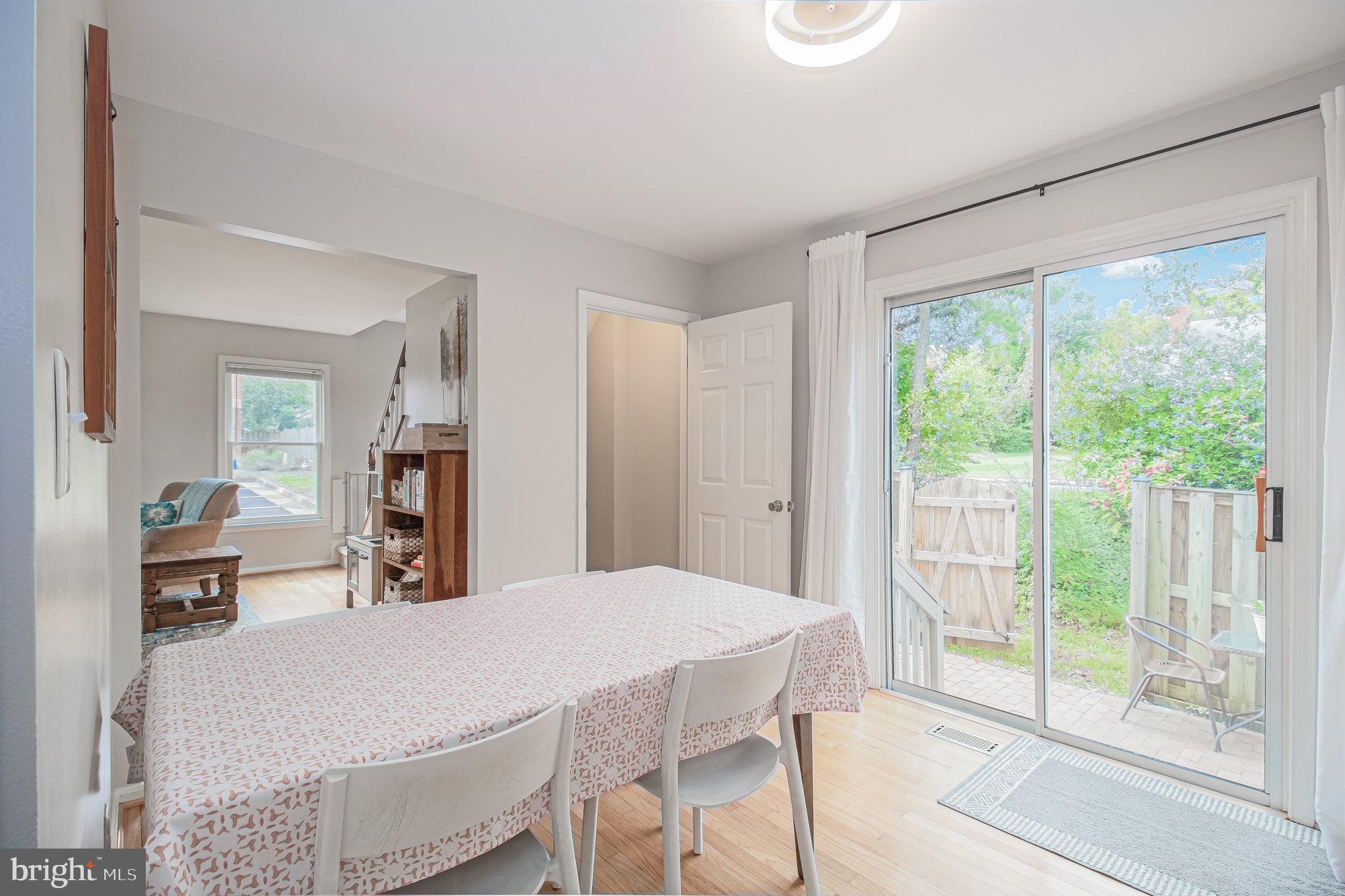 COLLEGE HALL GROVE - Residential