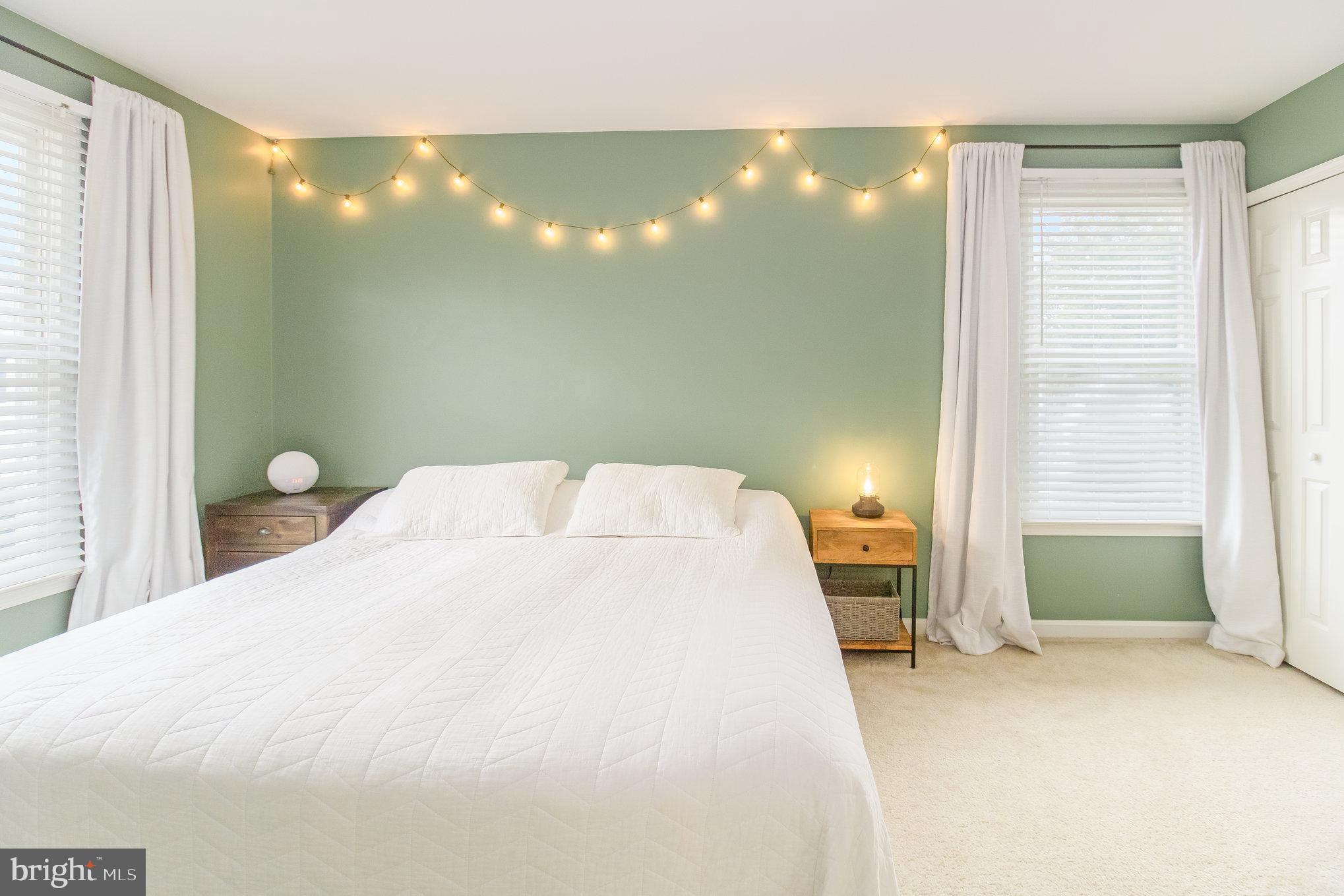 COLLEGE HALL GROVE - Residential