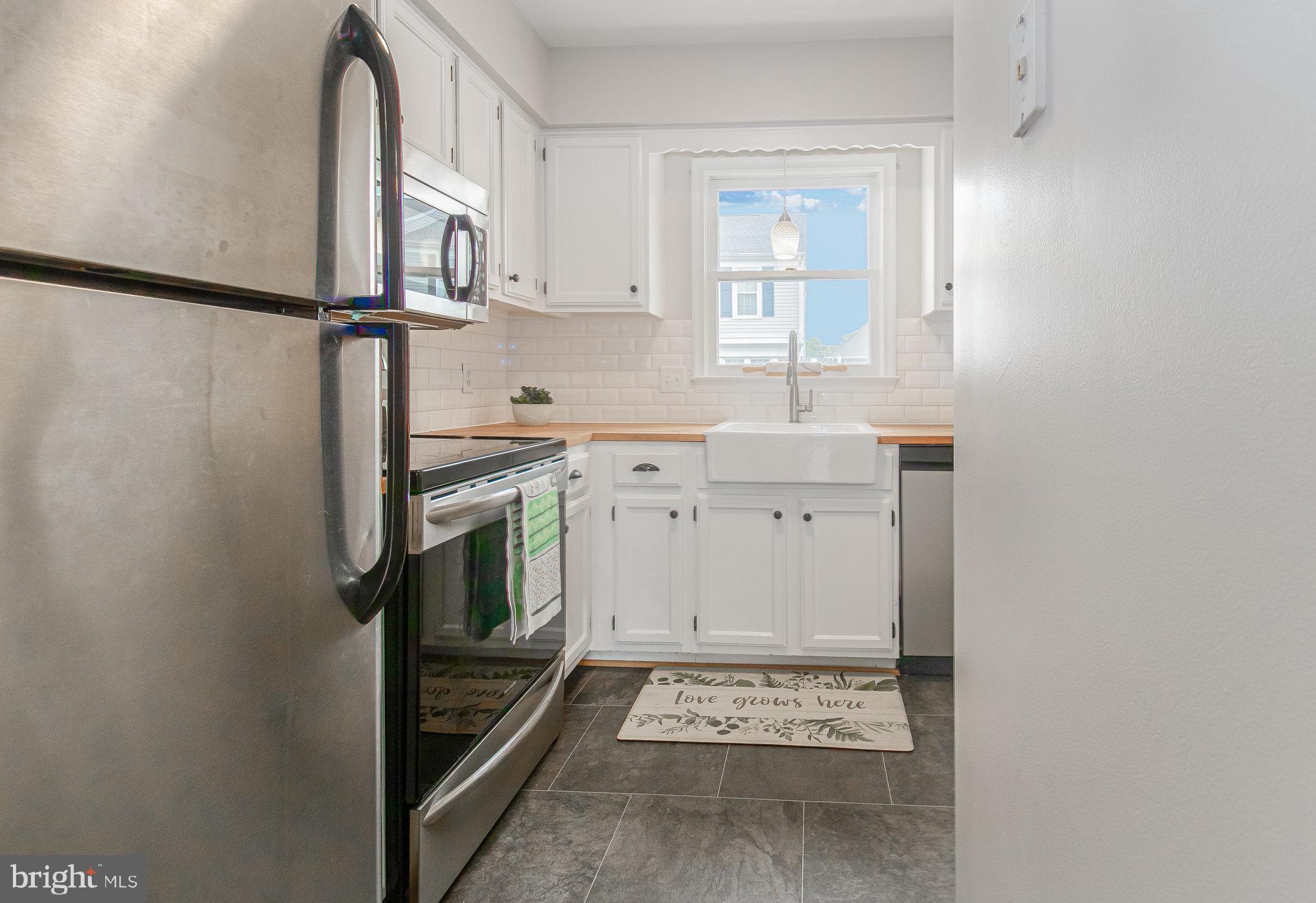 COLLEGE HALL GROVE - Residential