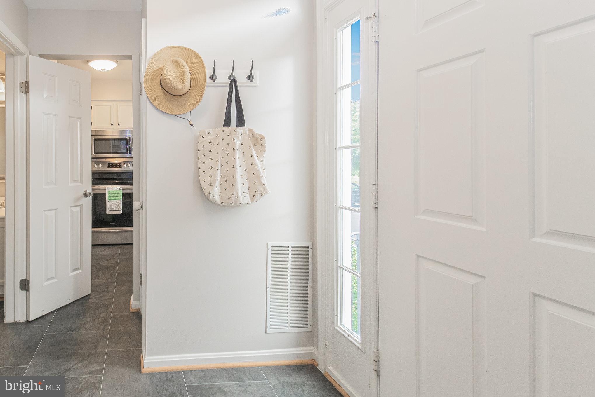 COLLEGE HALL GROVE - Residential