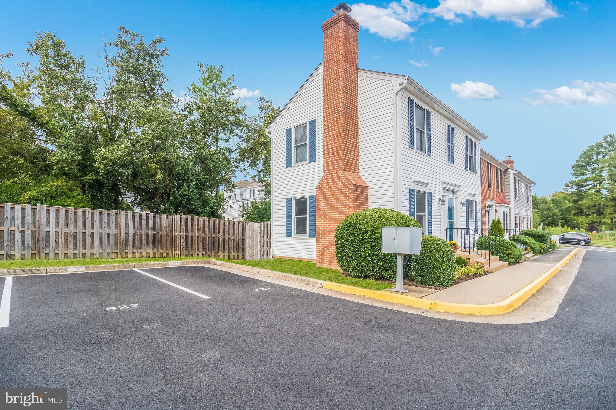 COLLEGE HALL GROVE - Residential