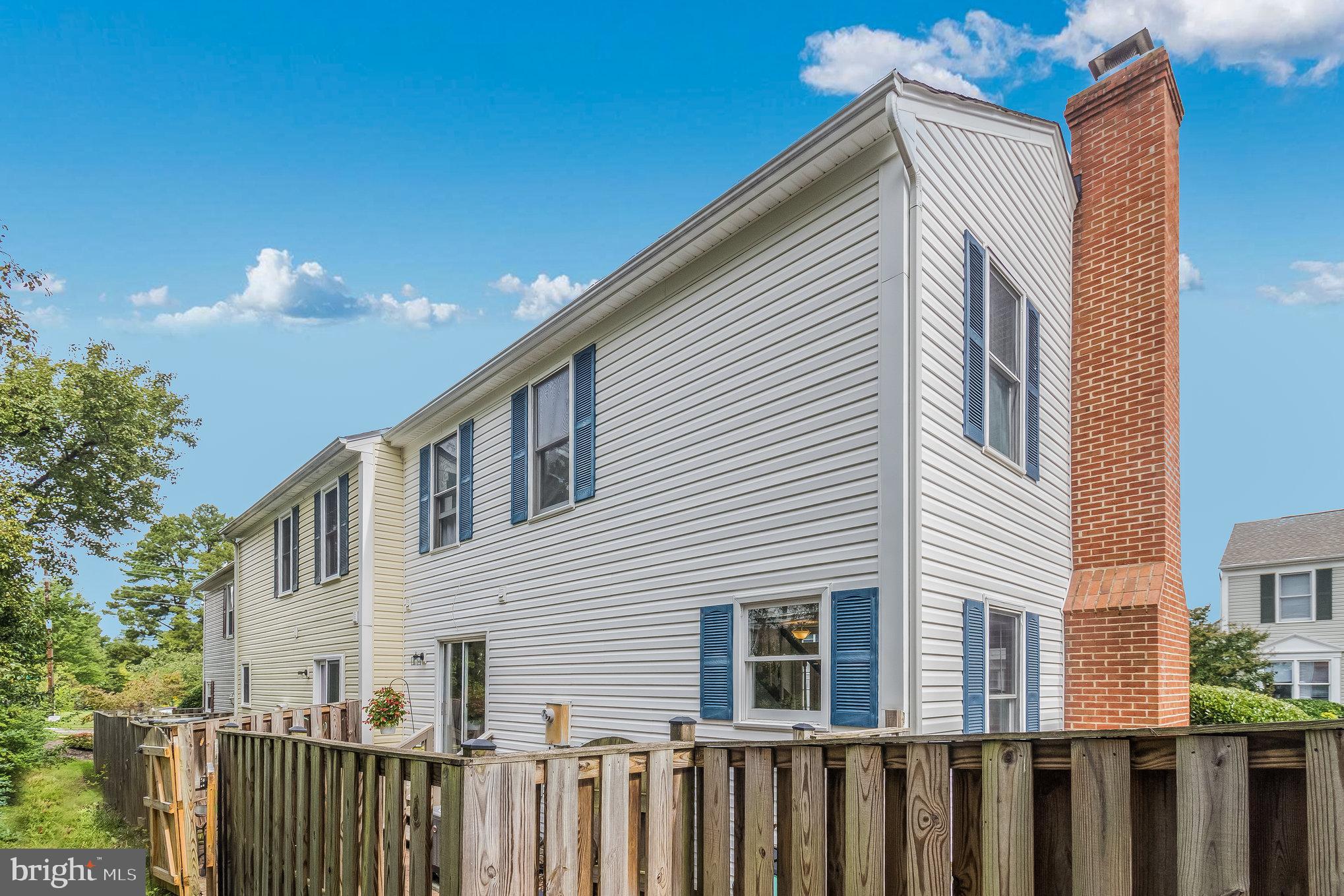 COLLEGE HALL GROVE - Residential