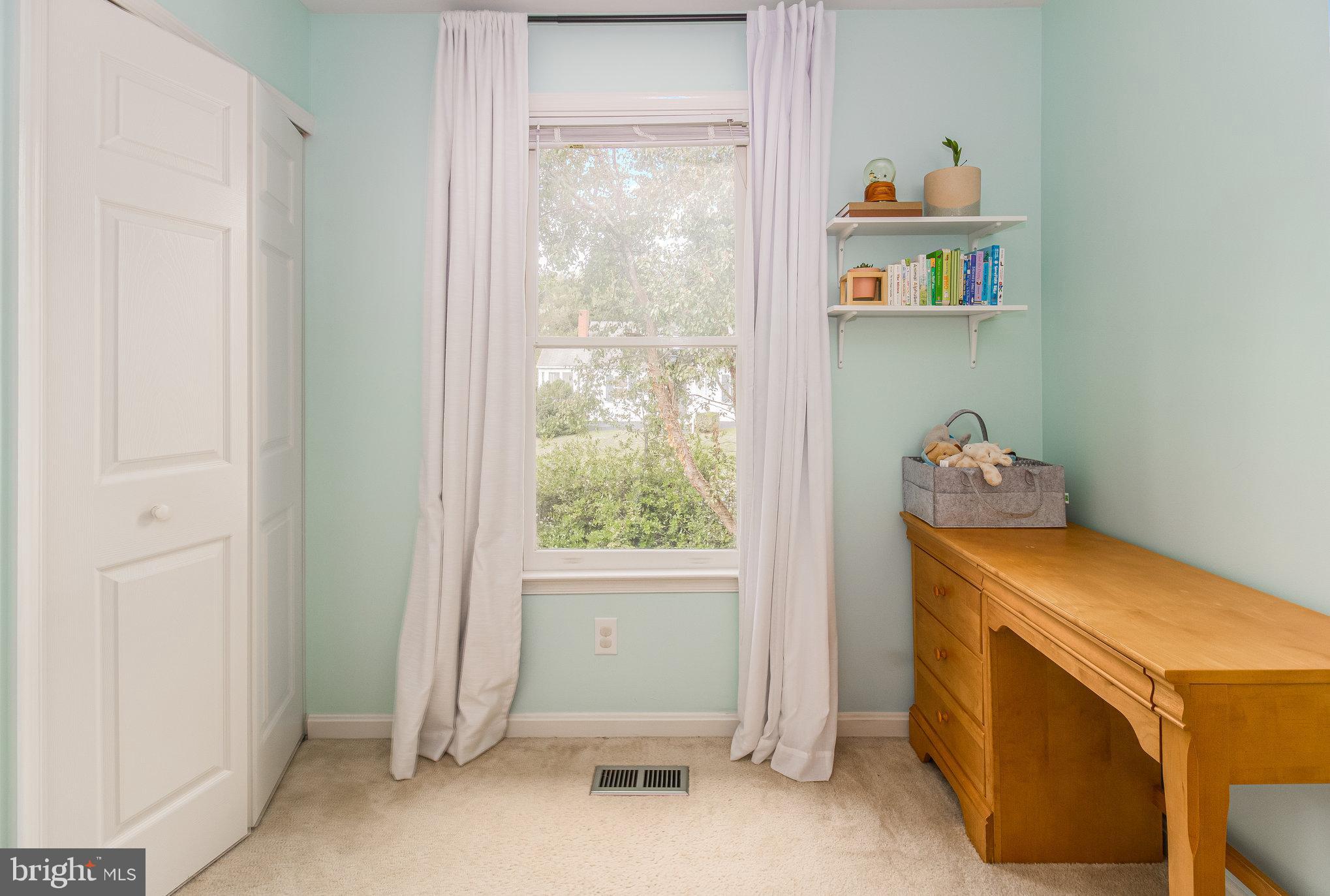 COLLEGE HALL GROVE - Residential