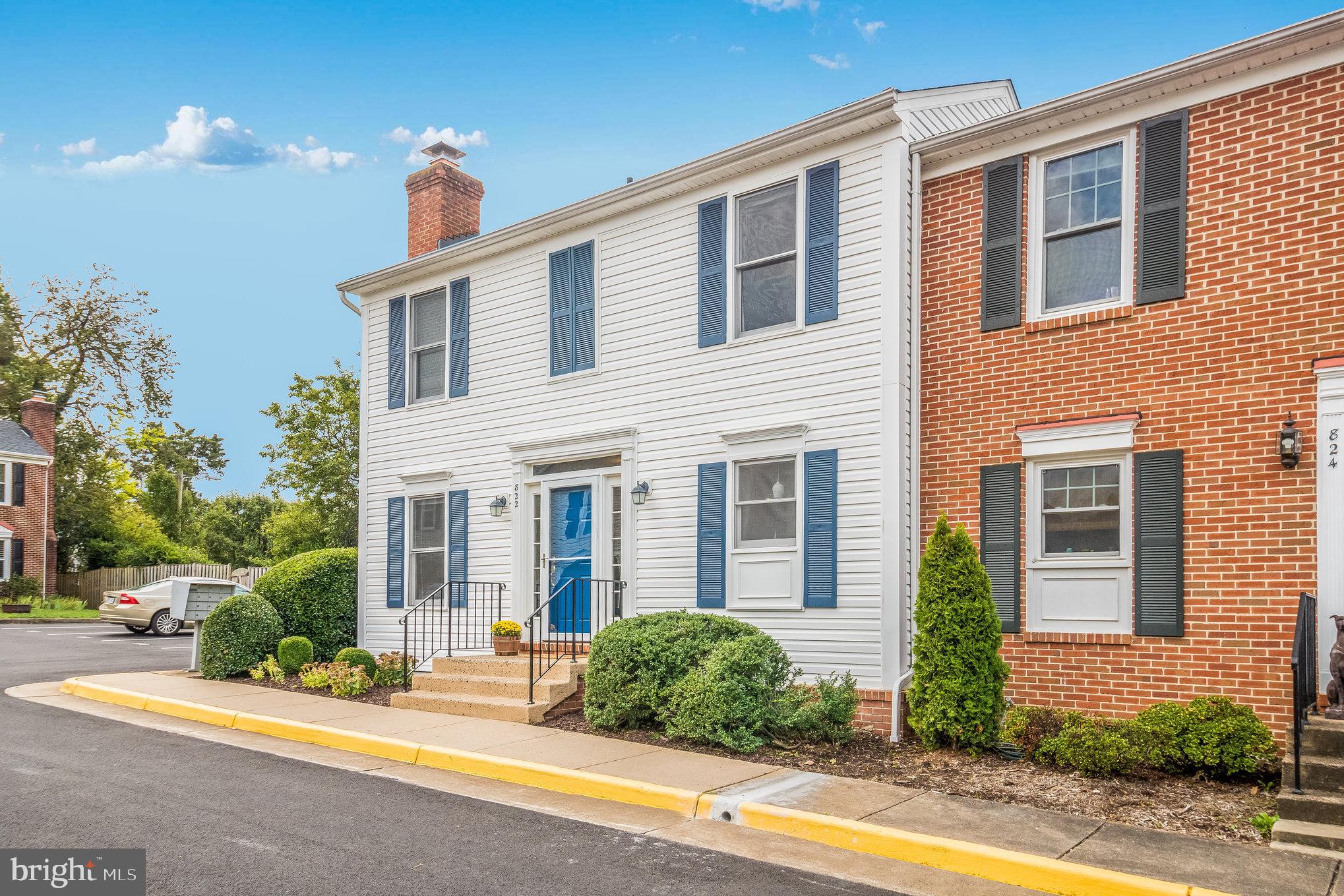 COLLEGE HALL GROVE - Residential