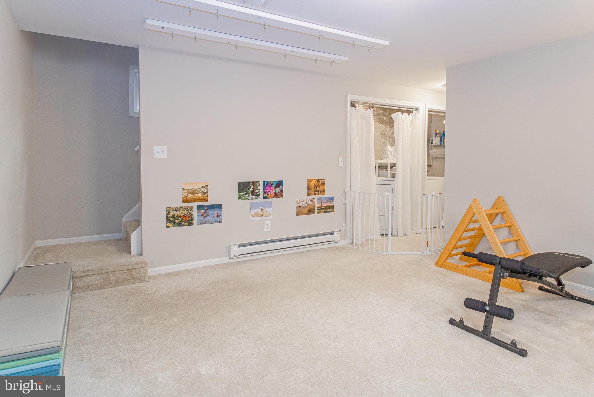 COLLEGE HALL GROVE - Residential