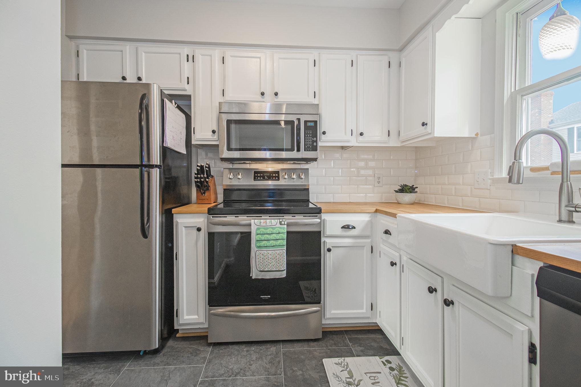 COLLEGE HALL GROVE - Residential