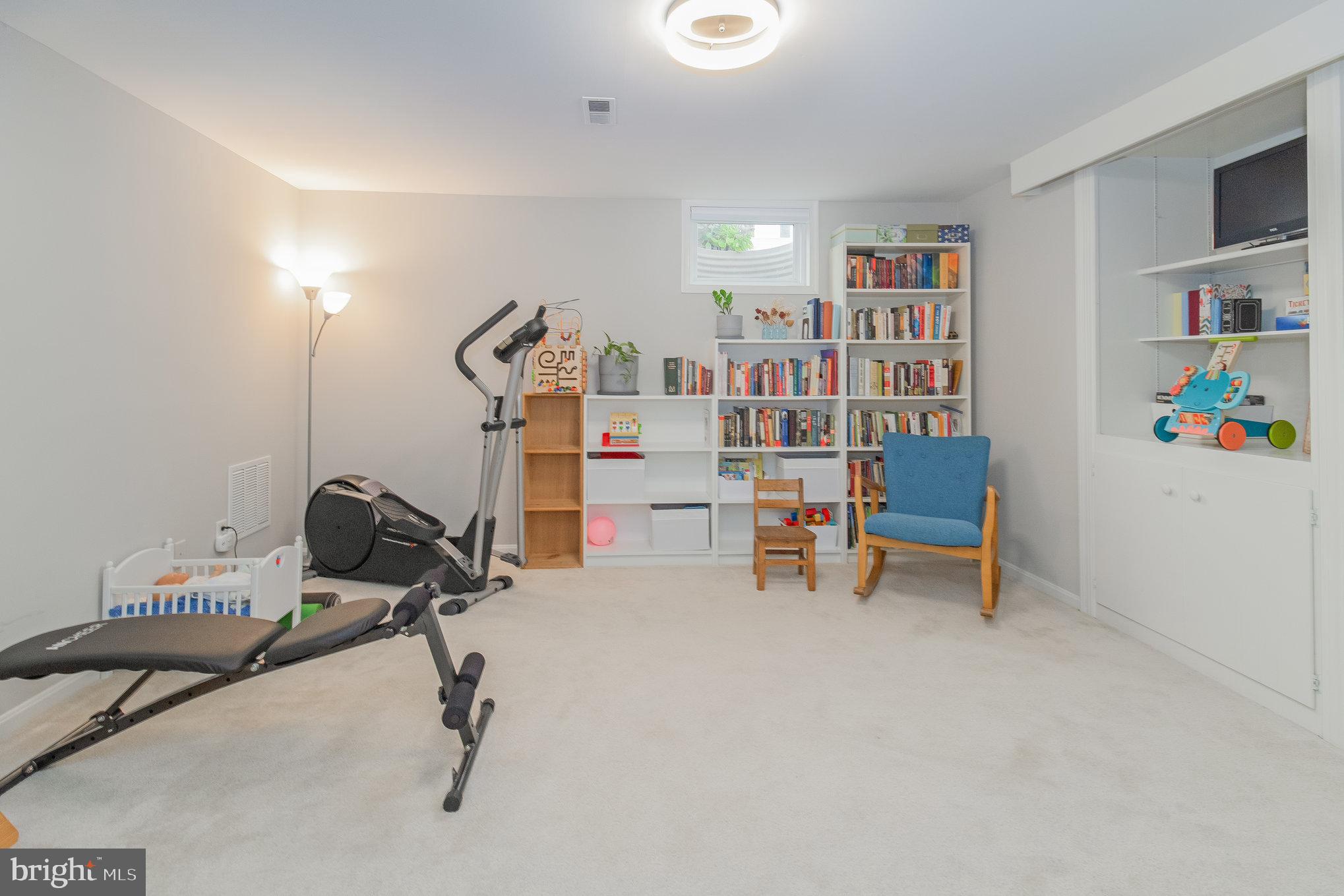 COLLEGE HALL GROVE - Residential