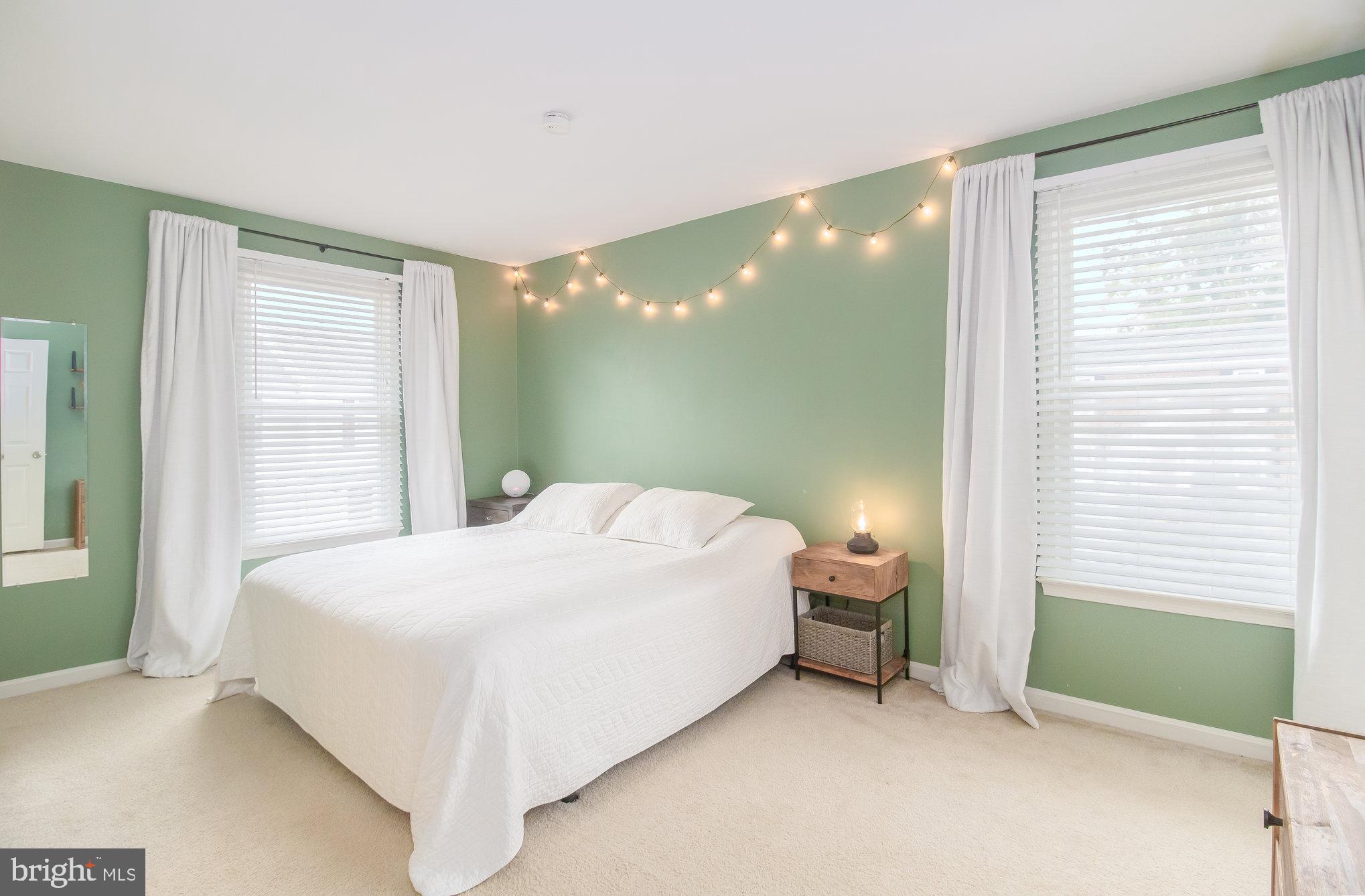 COLLEGE HALL GROVE - Residential