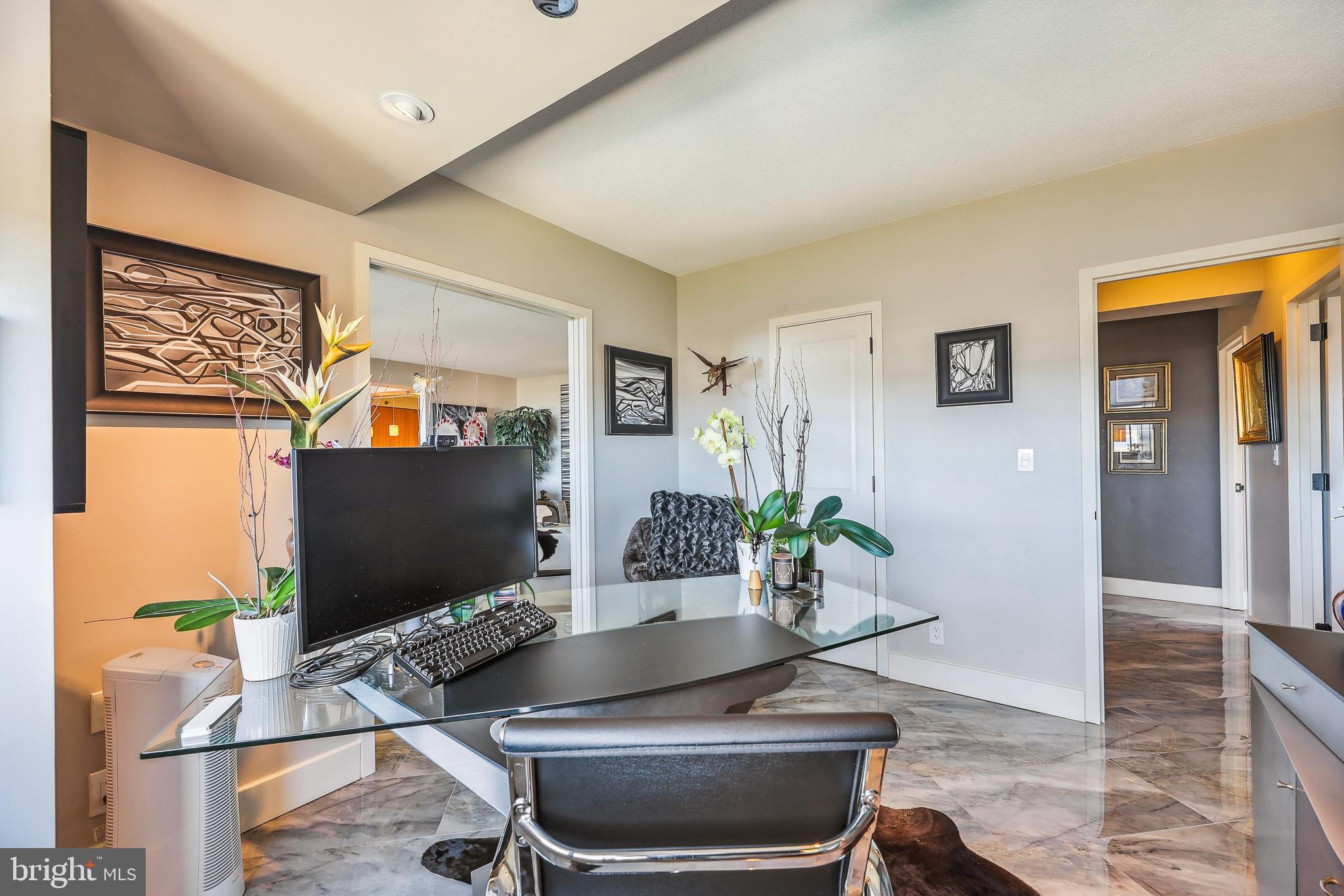 CRYSTAL CITY - Residential