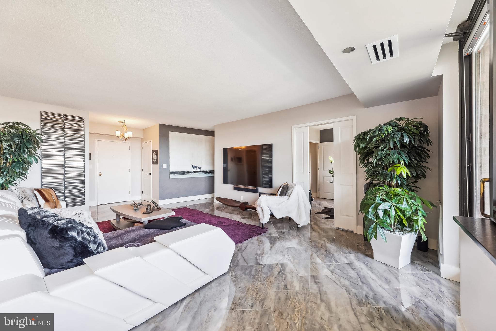 CRYSTAL CITY - Residential